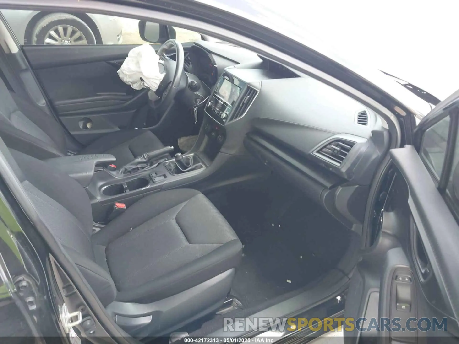 5 fotografías del automóvil dañado 4S3GTAA61K1740636 SUBARU IMPREZA 2019