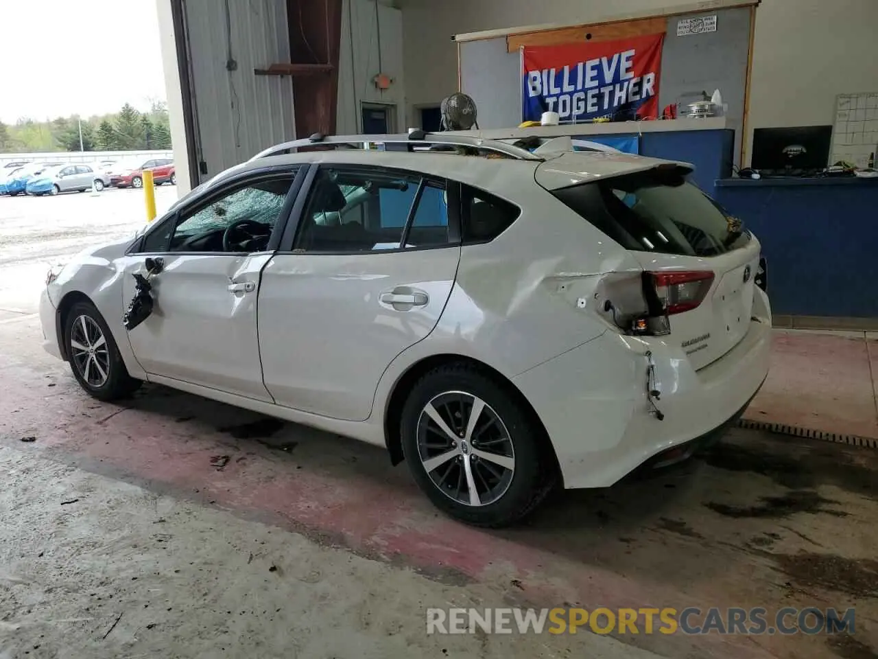 2 fotografías del automóvil dañado 4S3GTAV61P3715502 SUBARU IMPREZA 2023