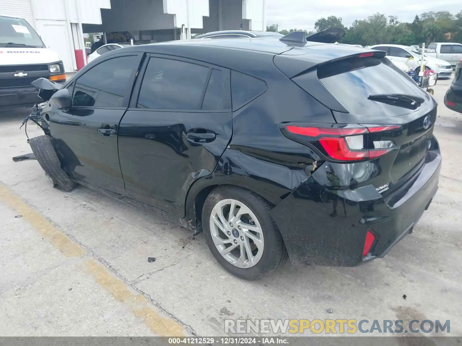 3 fotografías del automóvil dañado JF1GUABC2R8358365 SUBARU IMPREZA 2024