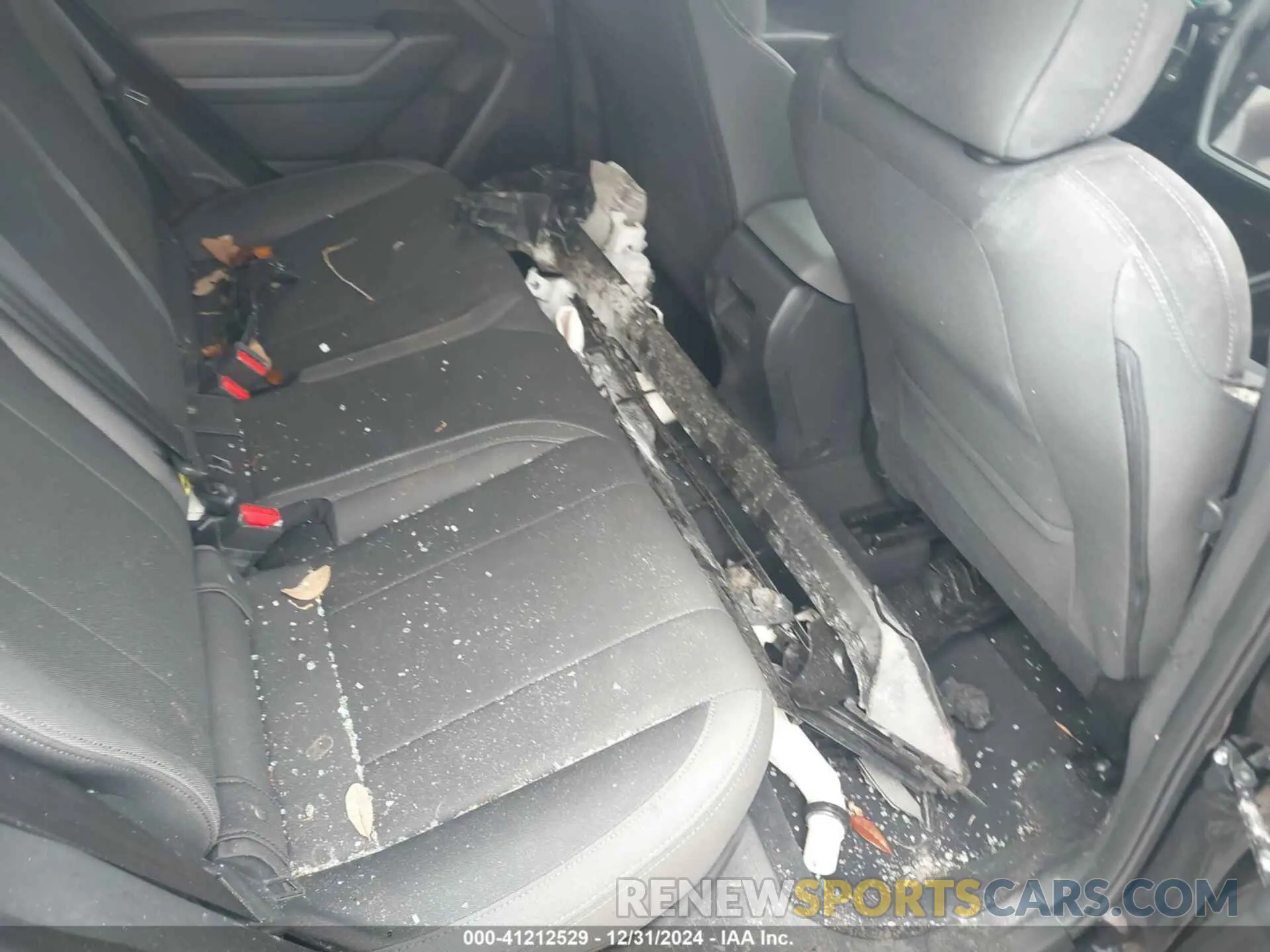 8 fotografías del automóvil dañado JF1GUABC2R8358365 SUBARU IMPREZA 2024