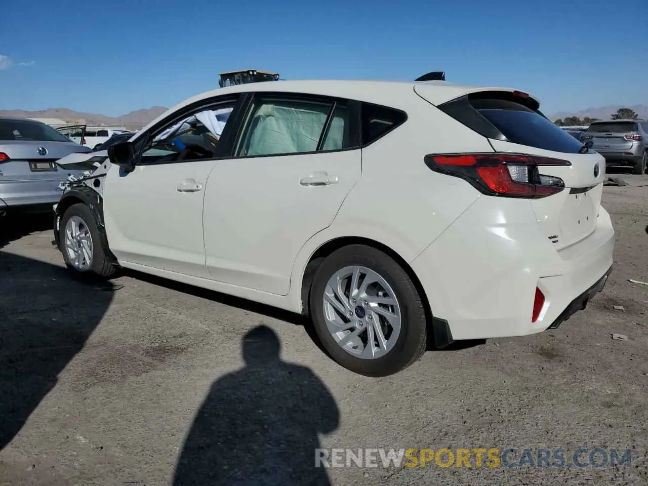 2 fotografías del automóvil dañado JF1GUABC4R8868748 SUBARU IMPREZA 2024