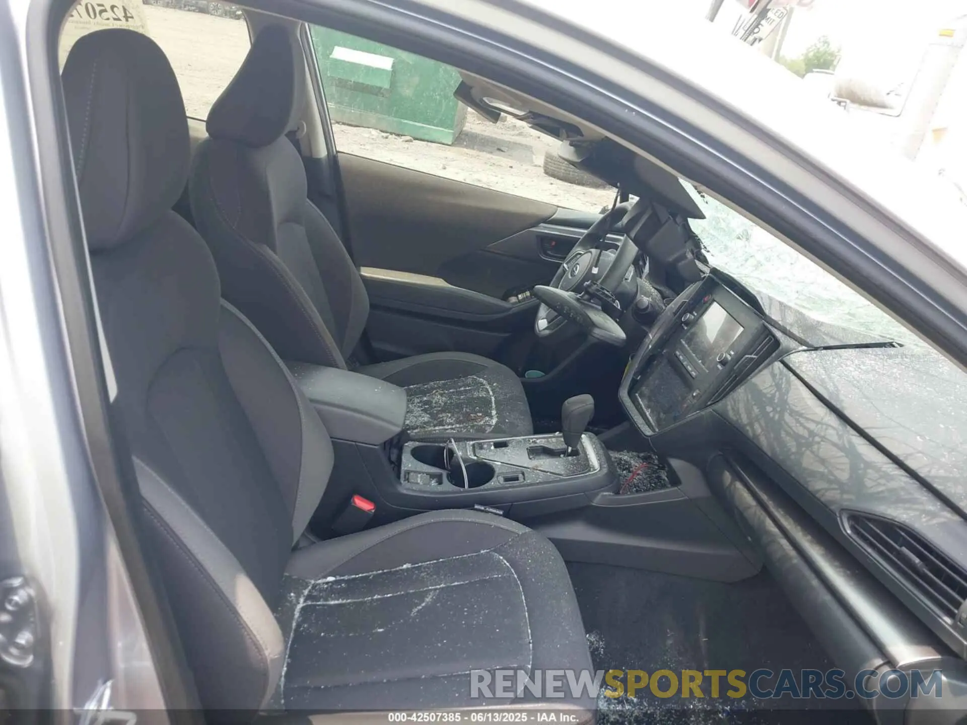 5 fotografías del automóvil dañado JF1GUABC5R8284407 SUBARU IMPREZA 2024