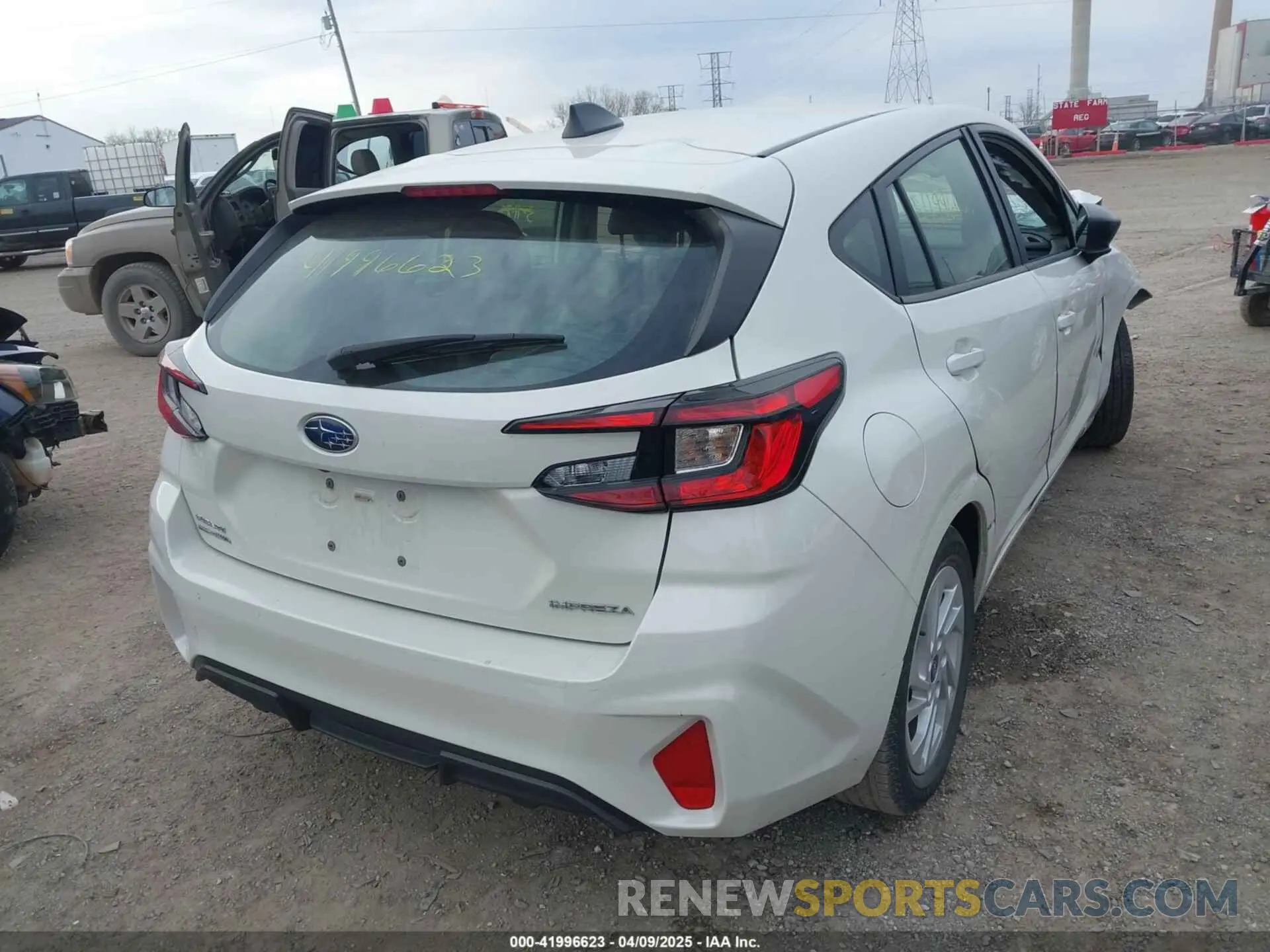 4 fotografías del automóvil dañado JF1GUABC5R8293382 SUBARU IMPREZA 2024