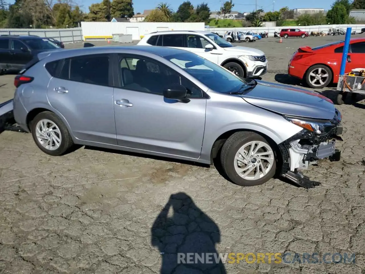 4 fotografías del automóvil dañado JF1GUABC5R8855569 SUBARU IMPREZA 2024
