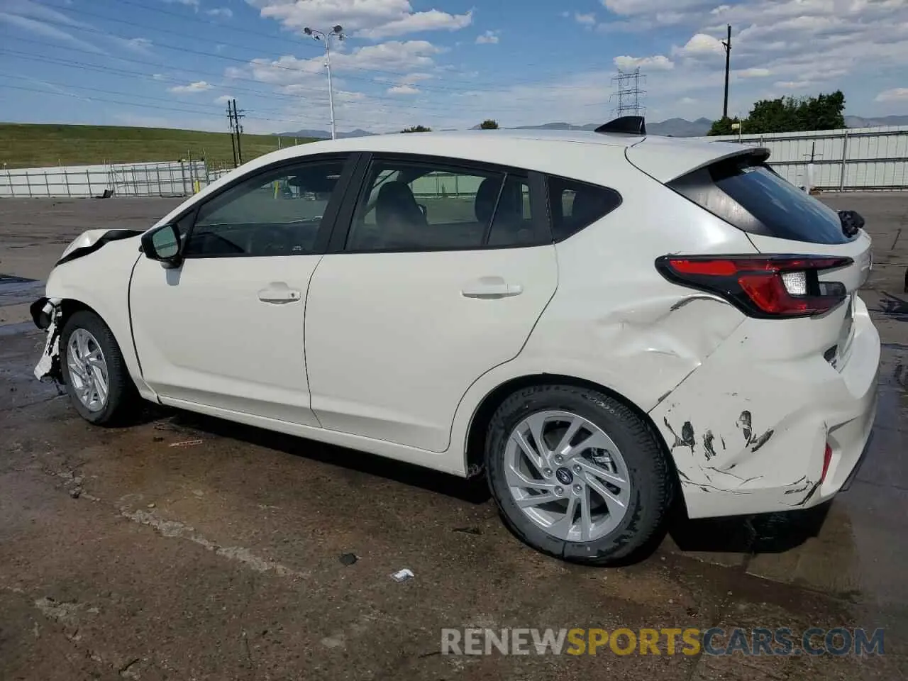 2 fotografías del automóvil dañado JF1GUABC5R8888328 SUBARU IMPREZA 2024