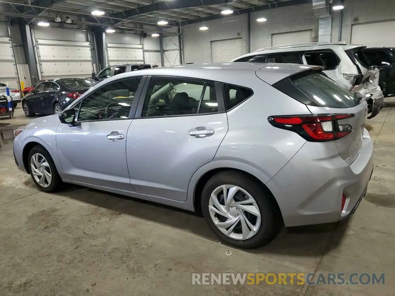 2 fotografías del automóvil dañado JF1GUABC7R8292959 SUBARU IMPREZA 2024