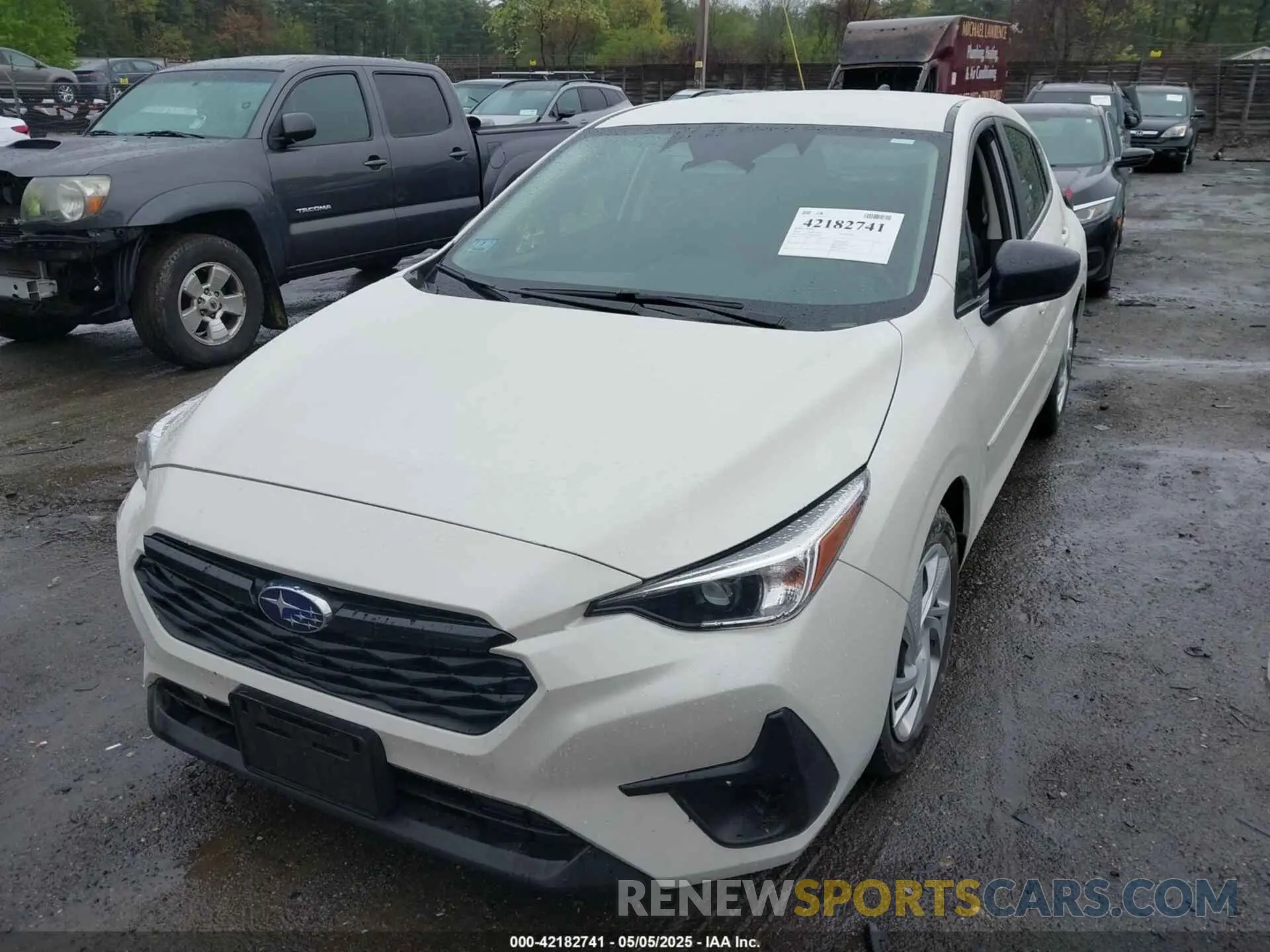 2 fotografías del automóvil dañado JF1GUABC8R8319554 SUBARU IMPREZA 2024