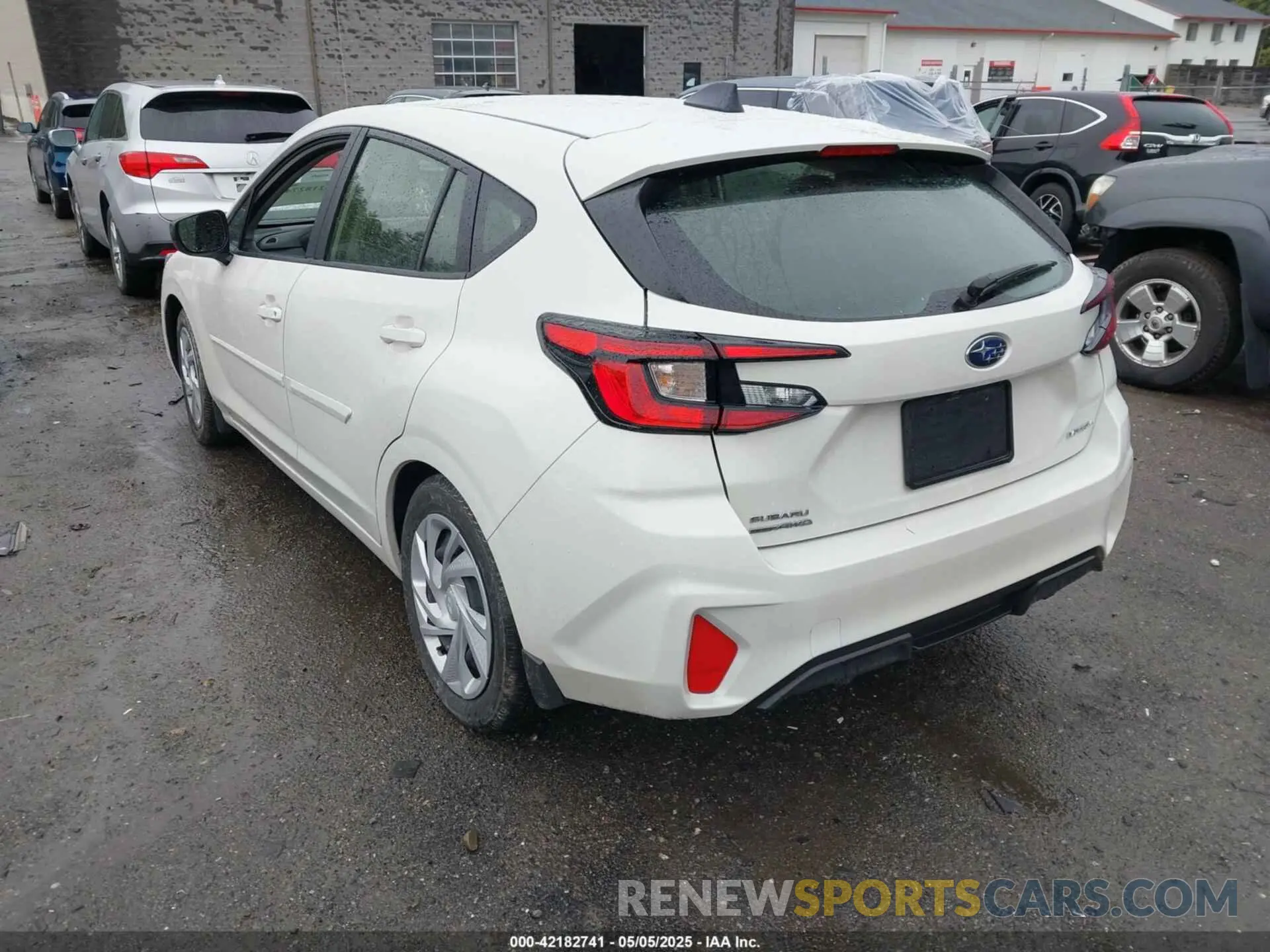3 fotografías del automóvil dañado JF1GUABC8R8319554 SUBARU IMPREZA 2024