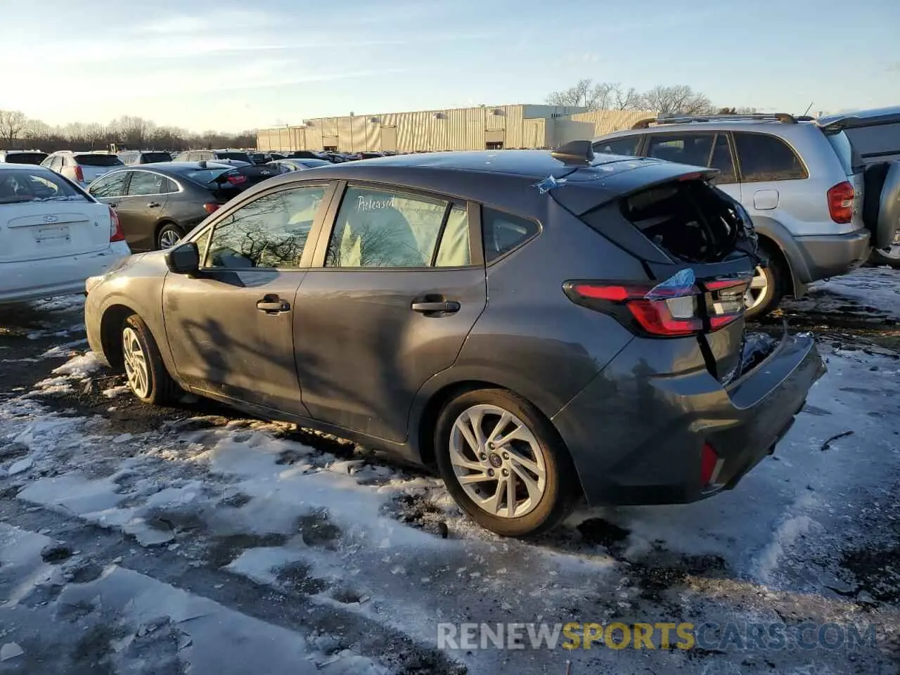 2 fotografías del automóvil dañado JF1GUABC8R8345894 SUBARU IMPREZA 2024