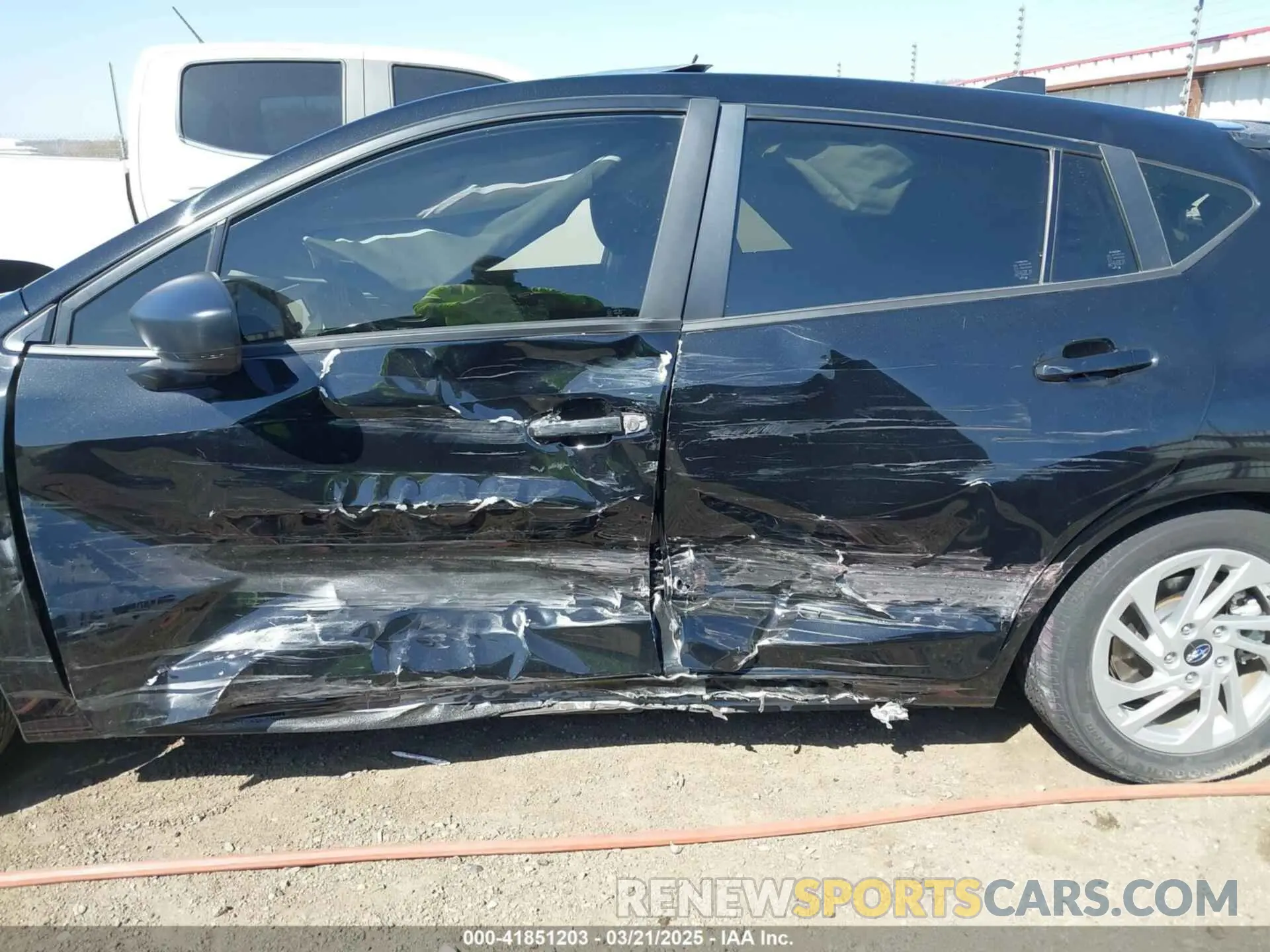 15 fotografías del automóvil dañado JF1GUABC9R8218880 SUBARU IMPREZA 2024