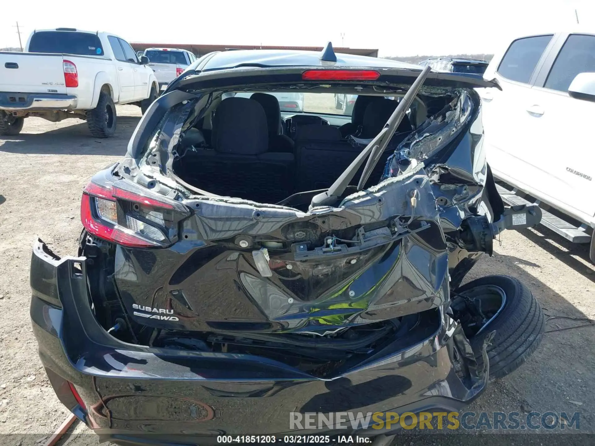 17 fotografías del automóvil dañado JF1GUABC9R8218880 SUBARU IMPREZA 2024
