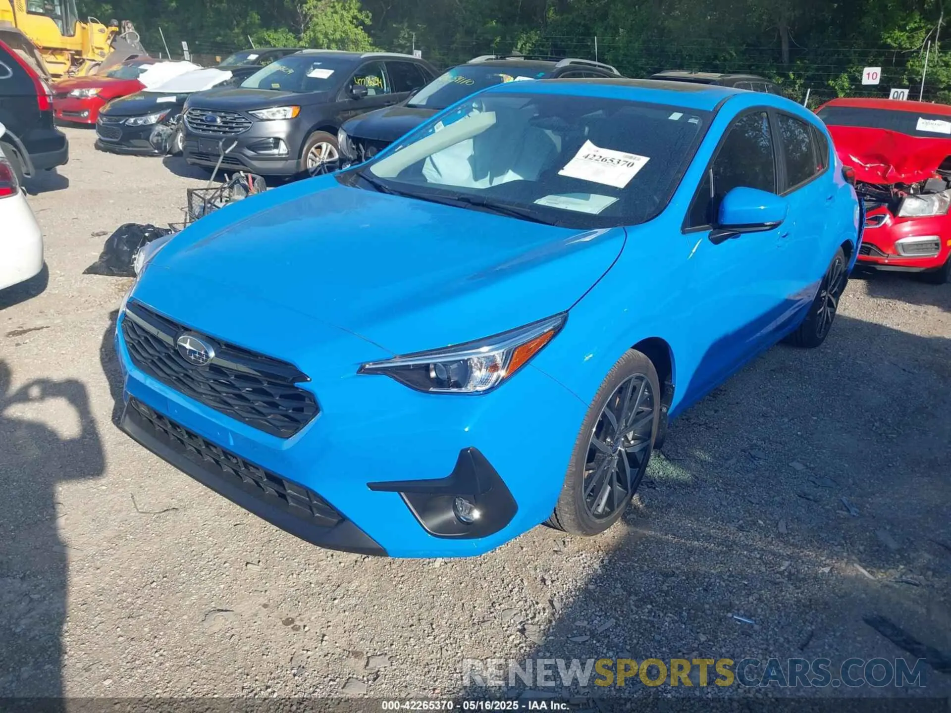 2 fotografías del automóvil dañado JF1GUAFC4R8335003 SUBARU IMPREZA 2024