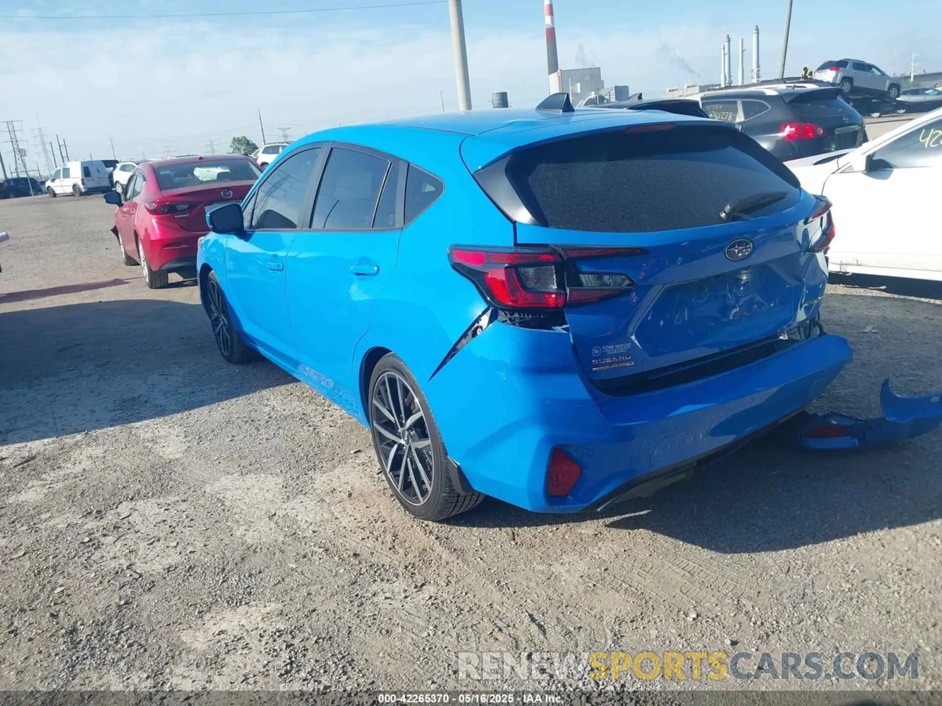 3 fotografías del automóvil dañado JF1GUAFC4R8335003 SUBARU IMPREZA 2024