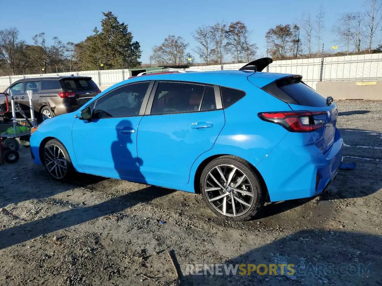 2 fotografías del automóvil dañado JF1GUAFC5R8239364 SUBARU IMPREZA 2024