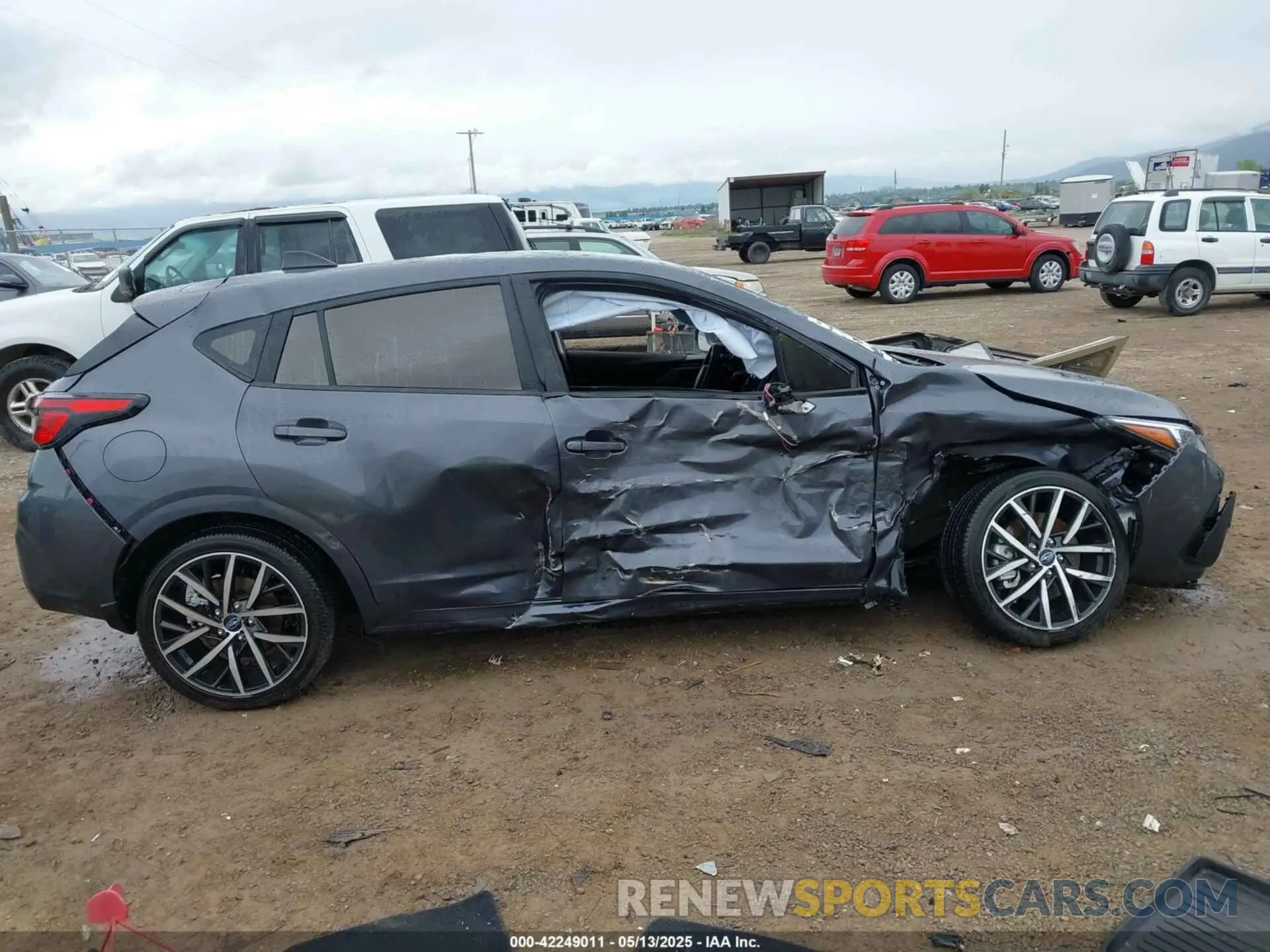 13 fotografías del automóvil dañado JF1GUAFC6R8890079 SUBARU IMPREZA 2024