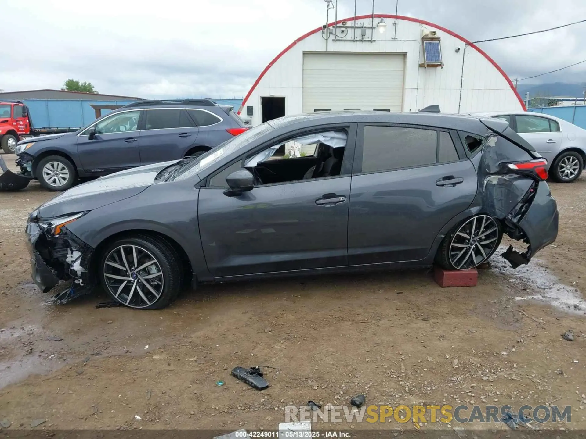 14 fotografías del automóvil dañado JF1GUAFC6R8890079 SUBARU IMPREZA 2024