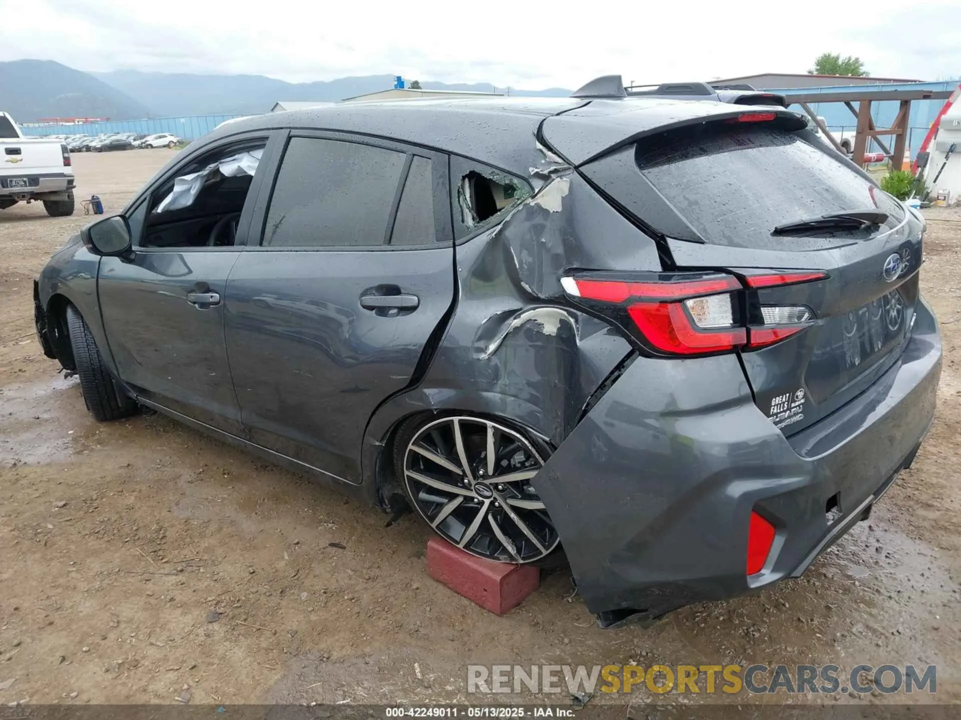 3 fotografías del automóvil dañado JF1GUAFC6R8890079 SUBARU IMPREZA 2024
