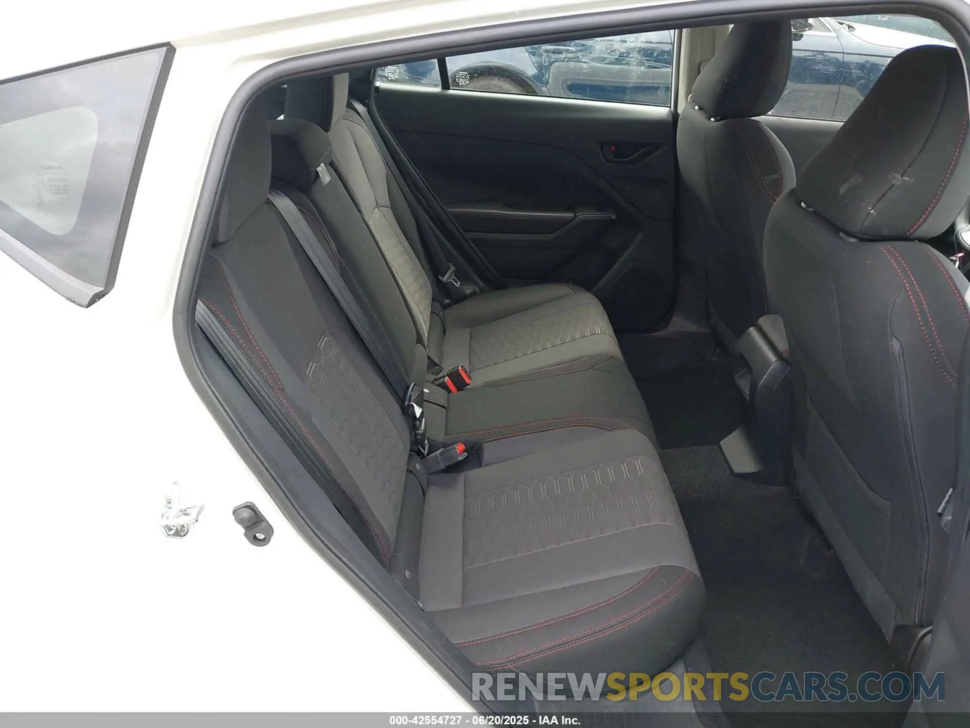 8 fotografías del automóvil dañado JF1GUAFCXR8889789 SUBARU IMPREZA 2024