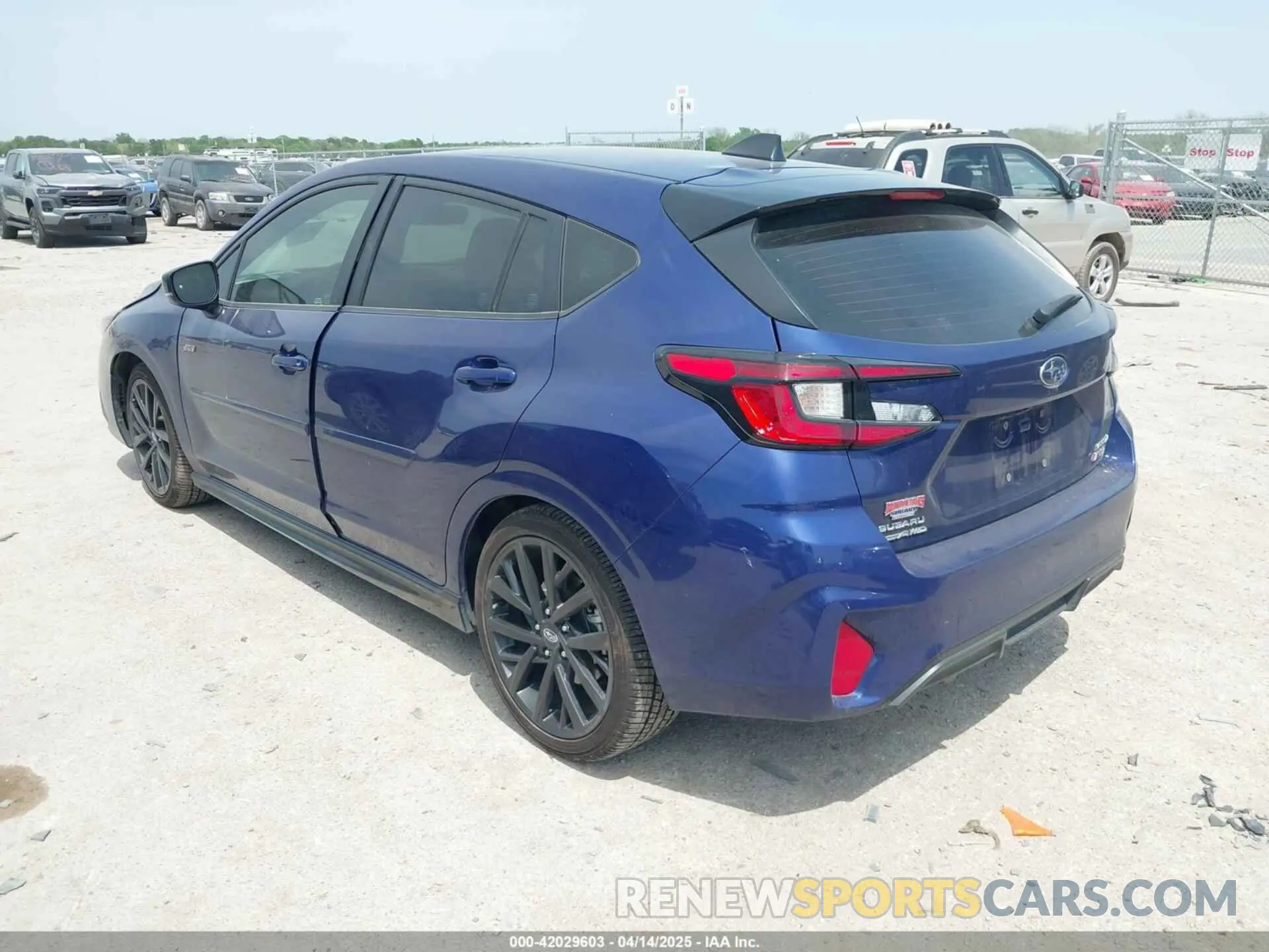 3 fotografías del automóvil dañado JF1GUHHC3R8875741 SUBARU IMPREZA 2024