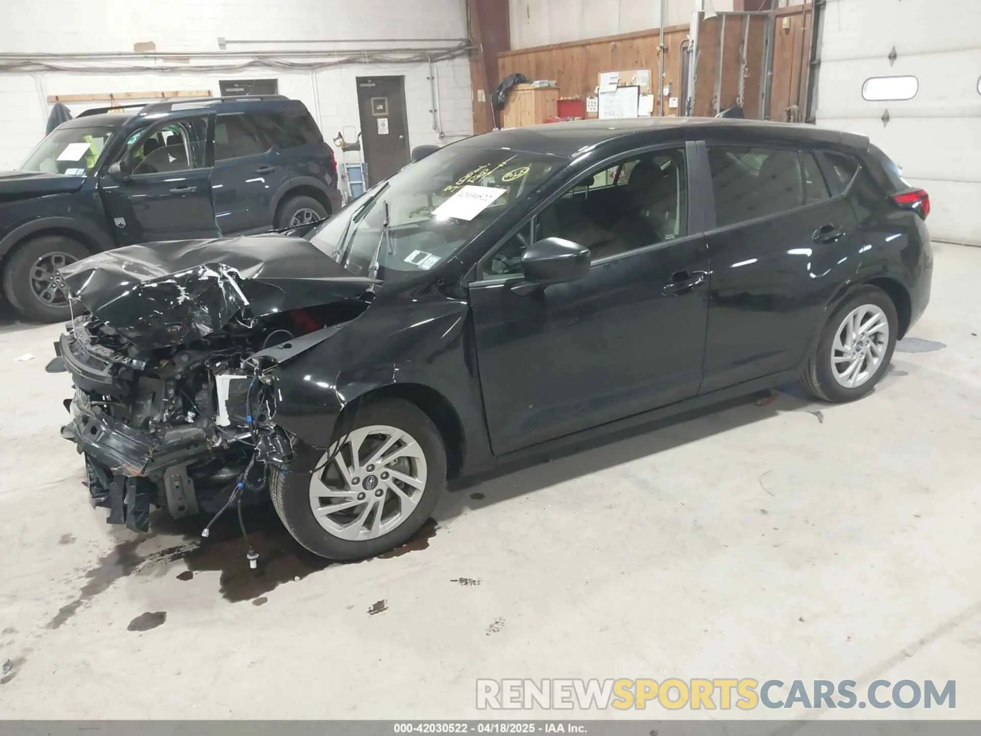 2 fotografías del automóvil dañado JF1GUABC7S8207544 SUBARU IMPREZA 2025