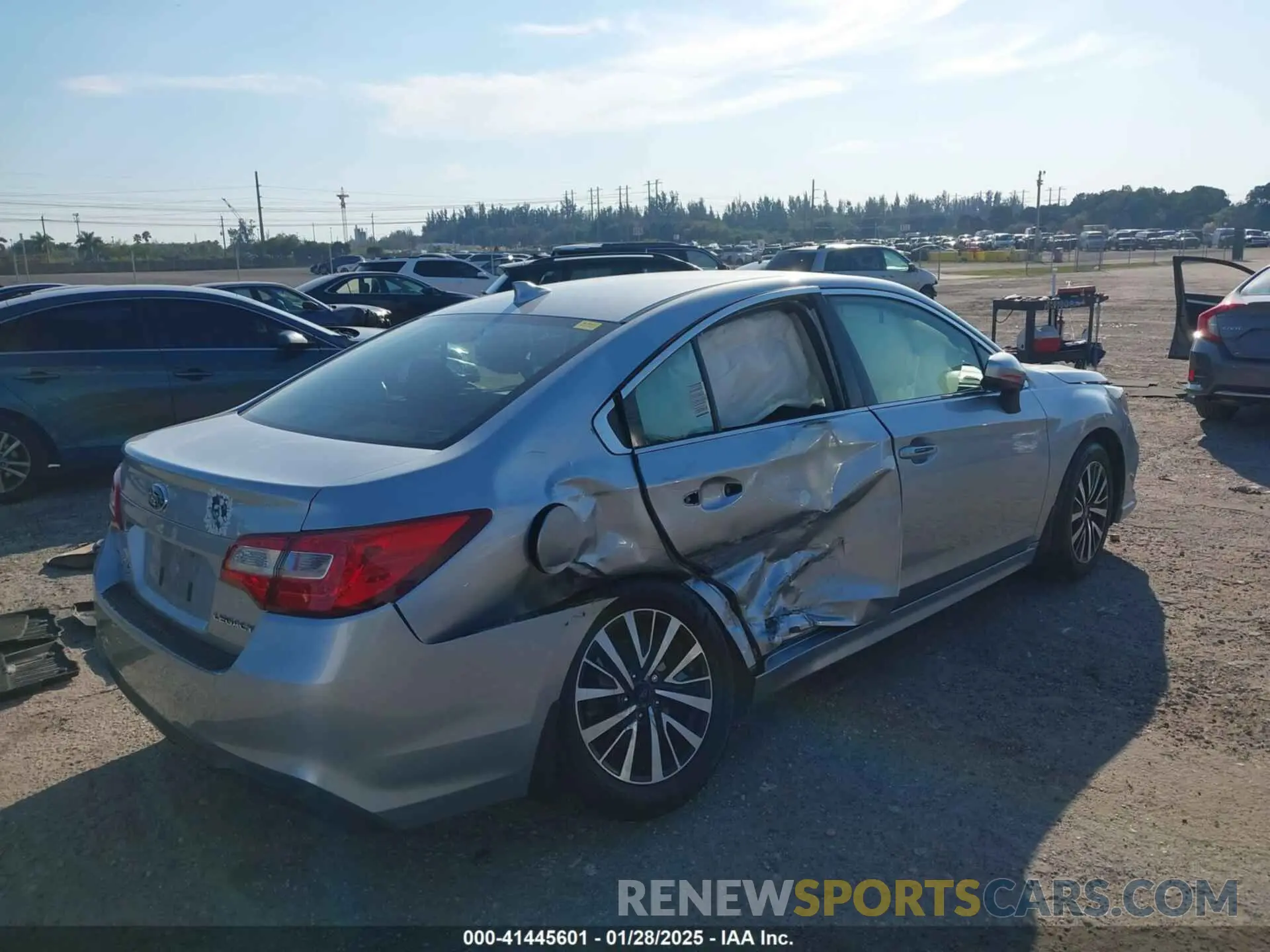 4 fotografías del automóvil dañado 4S3BNAF62K3031974 SUBARU LEGACY 2019