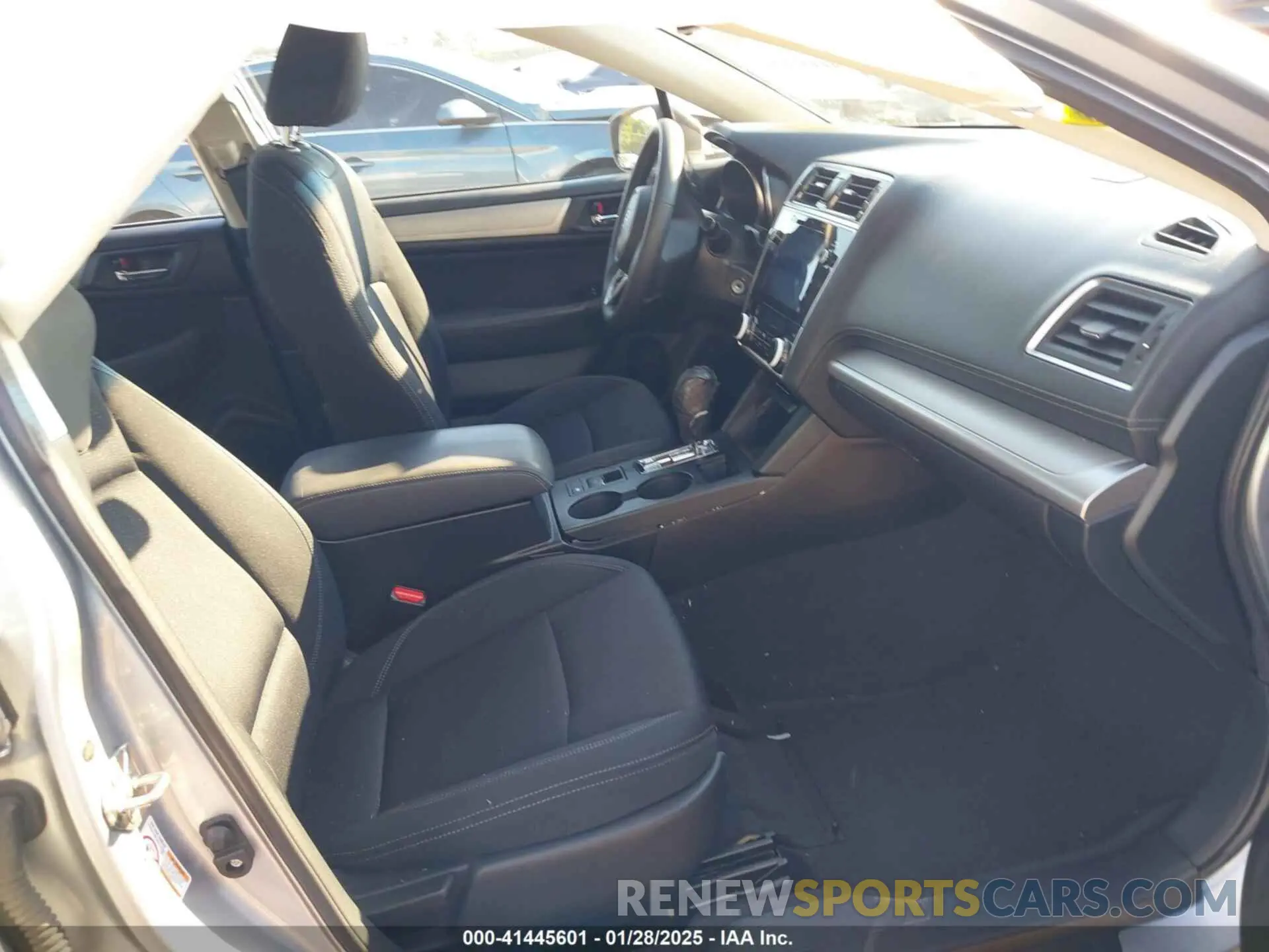 5 fotografías del automóvil dañado 4S3BNAF62K3031974 SUBARU LEGACY 2019