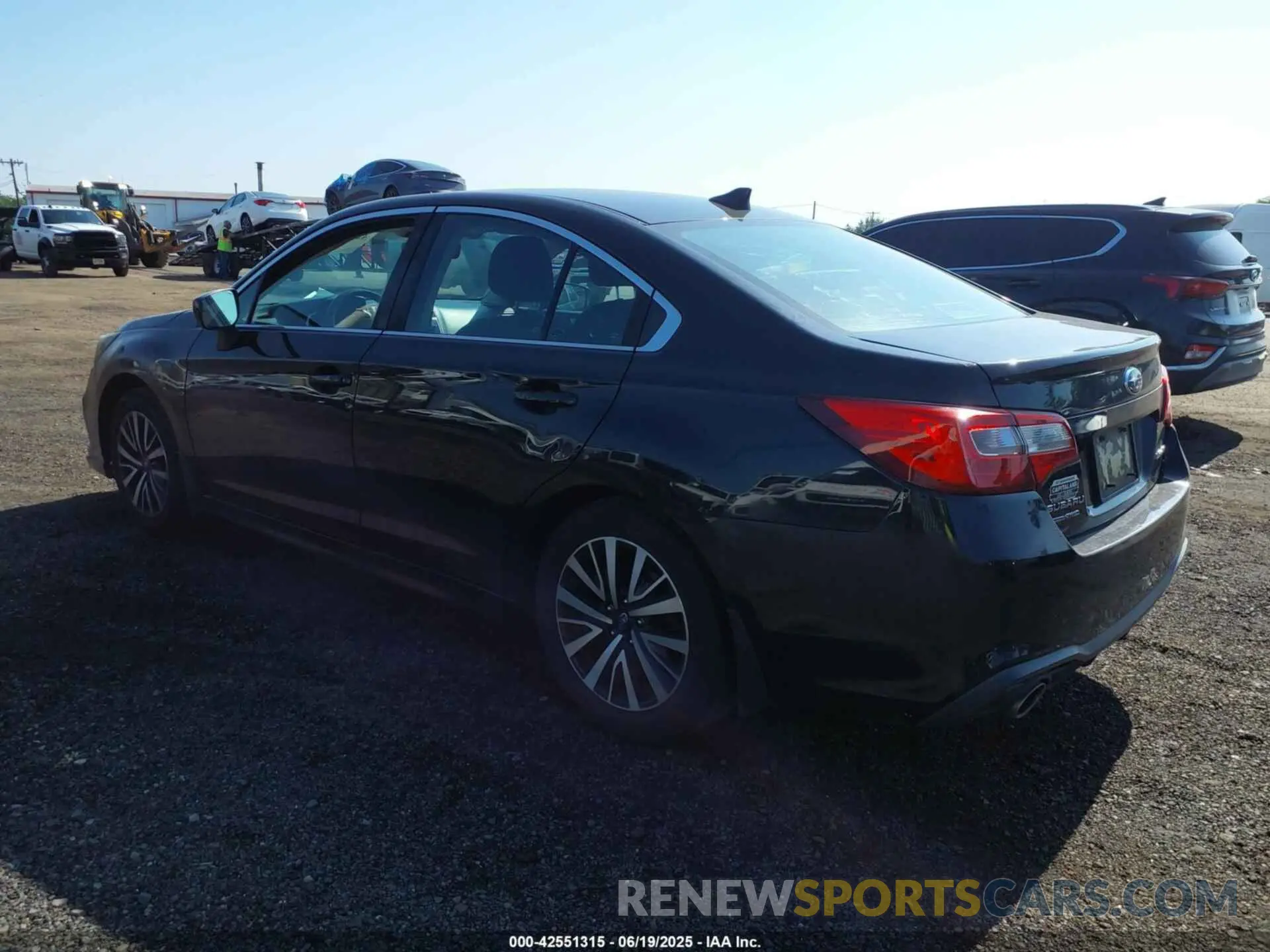 3 fotografías del automóvil dañado 4S3BNAF66K3005684 SUBARU LEGACY 2019