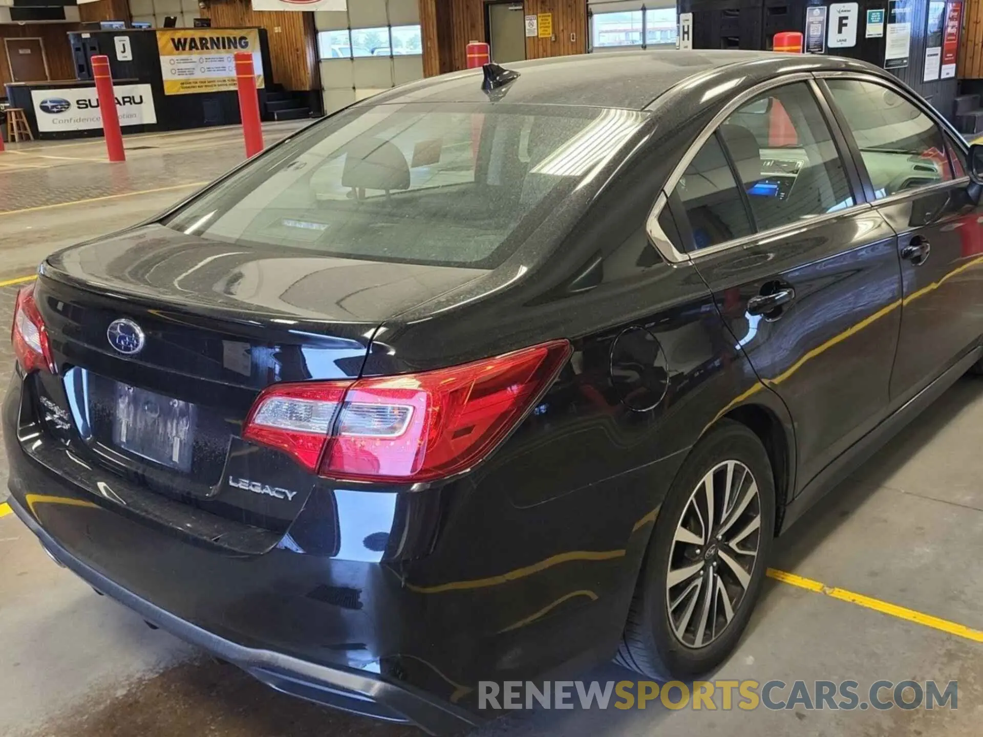 2 fotografías del automóvil dañado 4S3BNAF66K3030472 SUBARU LEGACY 2019