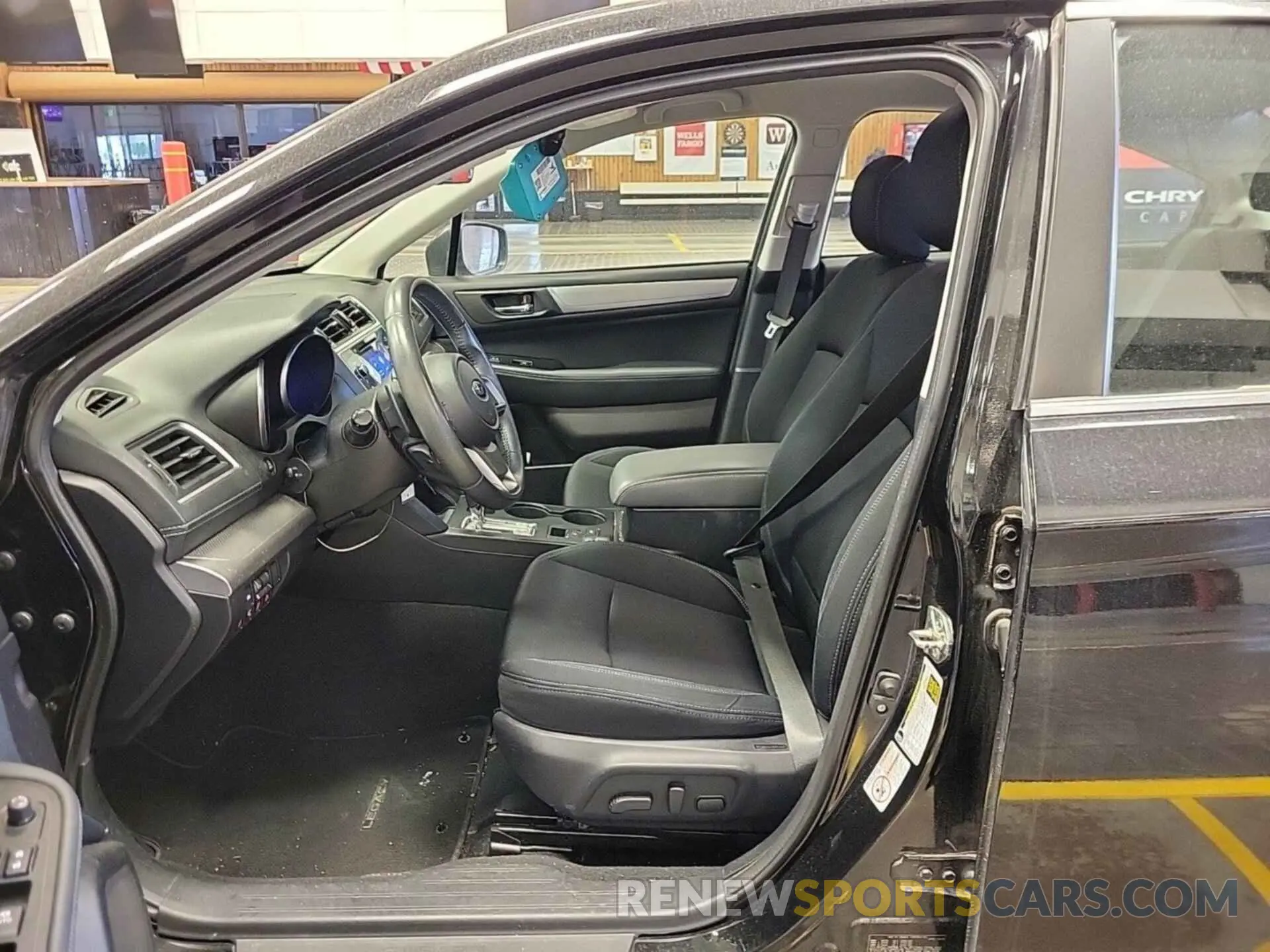 33 fotografías del automóvil dañado 4S3BNAF66K3030472 SUBARU LEGACY 2019