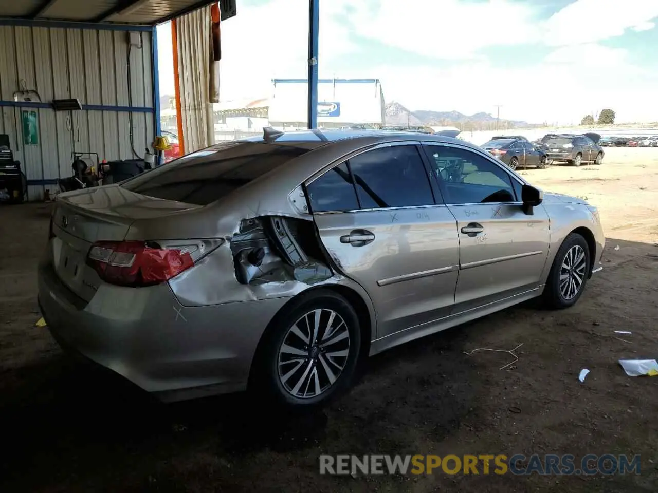 3 fotografías del automóvil dañado 4S3BNAF68K3019702 SUBARU LEGACY 2019
