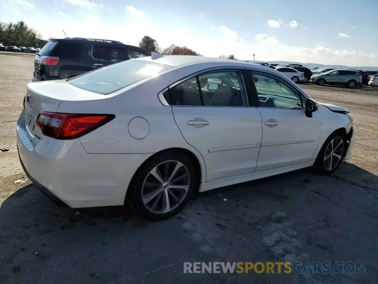 3 fotografías del automóvil dañado 4S3BNAJ62K3025440 SUBARU LEGACY 2019