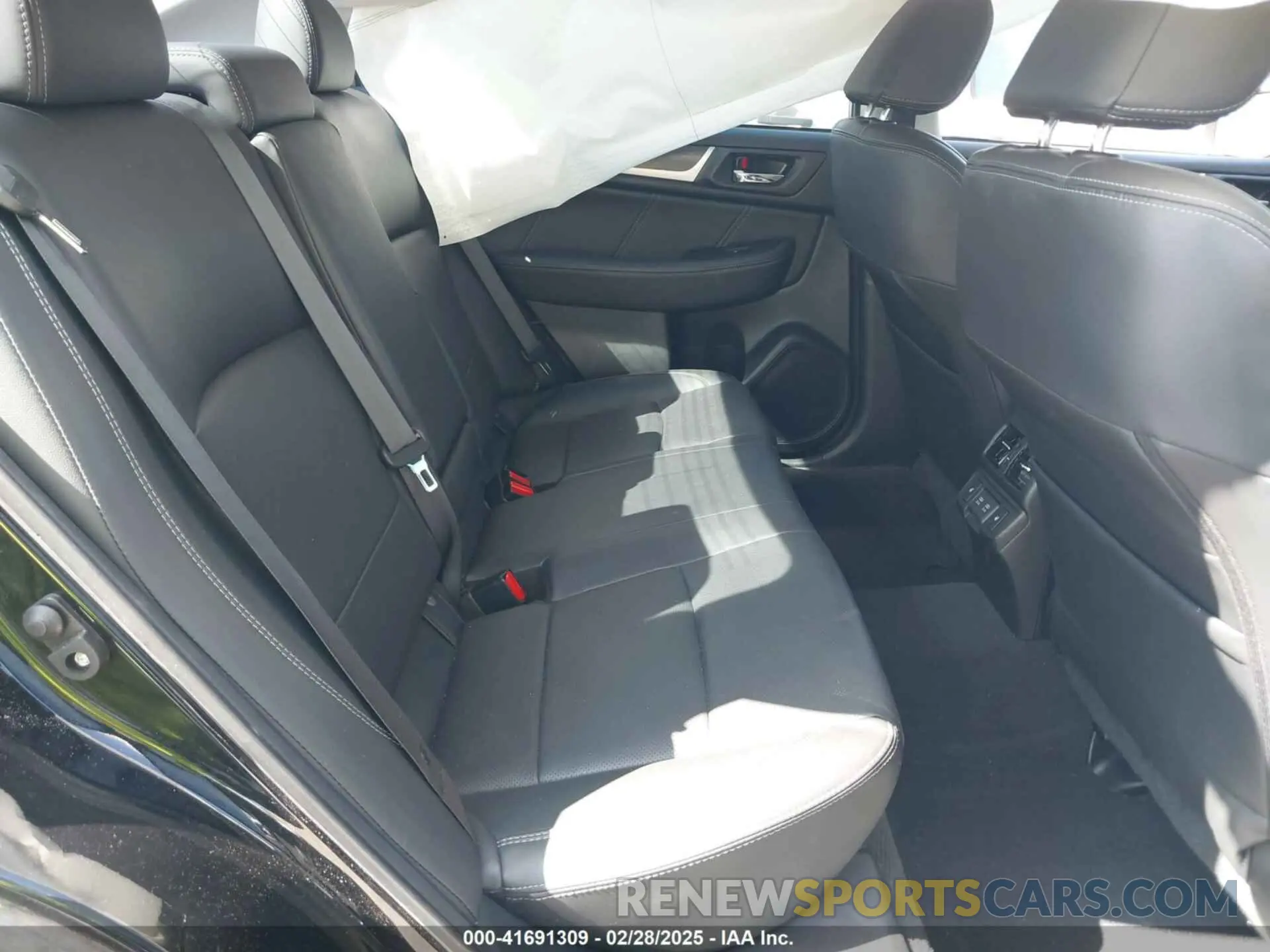 8 fotografías del automóvil dañado 4S3BNEJ63K3036454 SUBARU LEGACY 2019