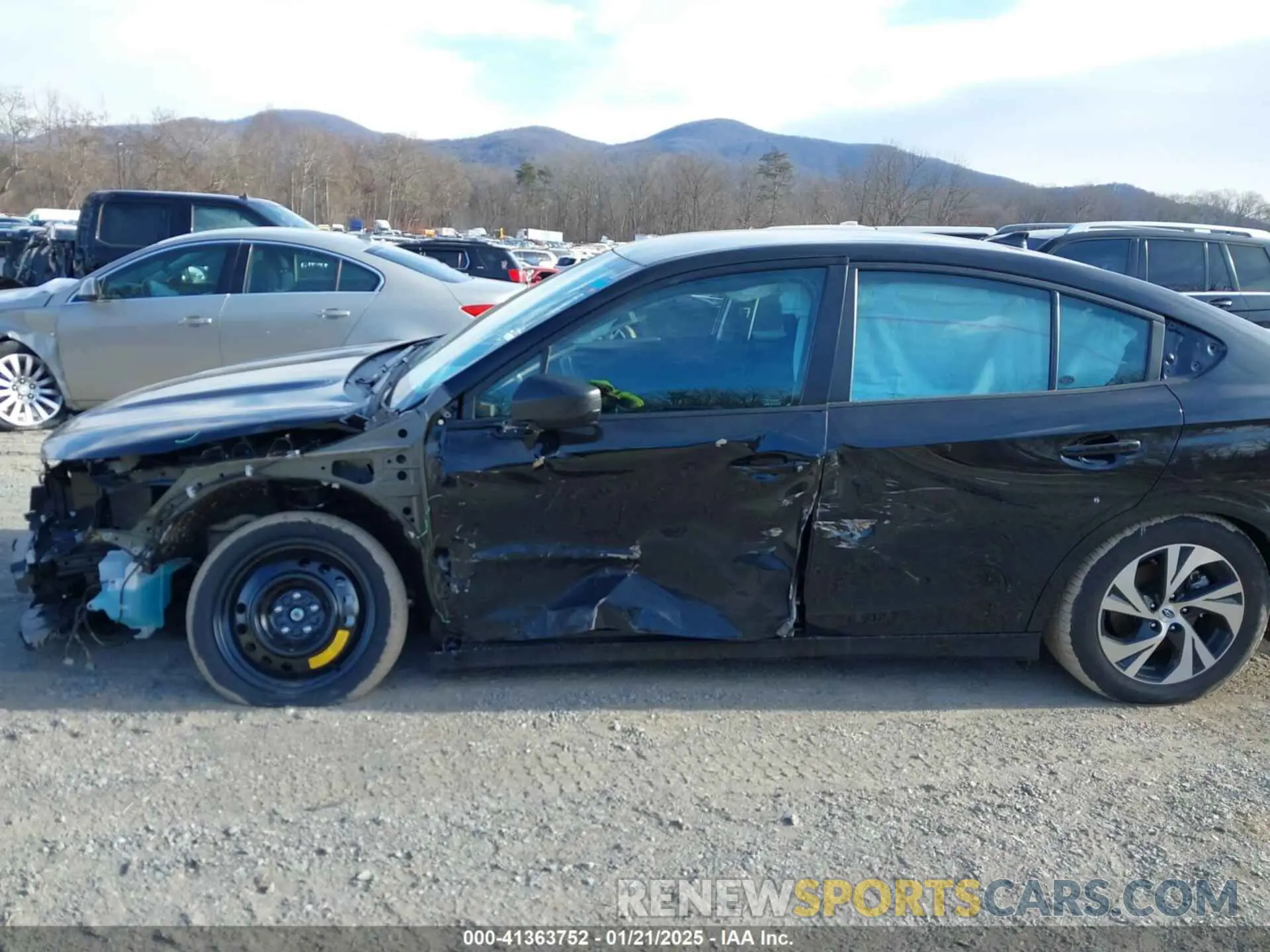 17 fotografías del automóvil dañado 4S3BWAB64S3006853 SUBARU LEGACY 2025