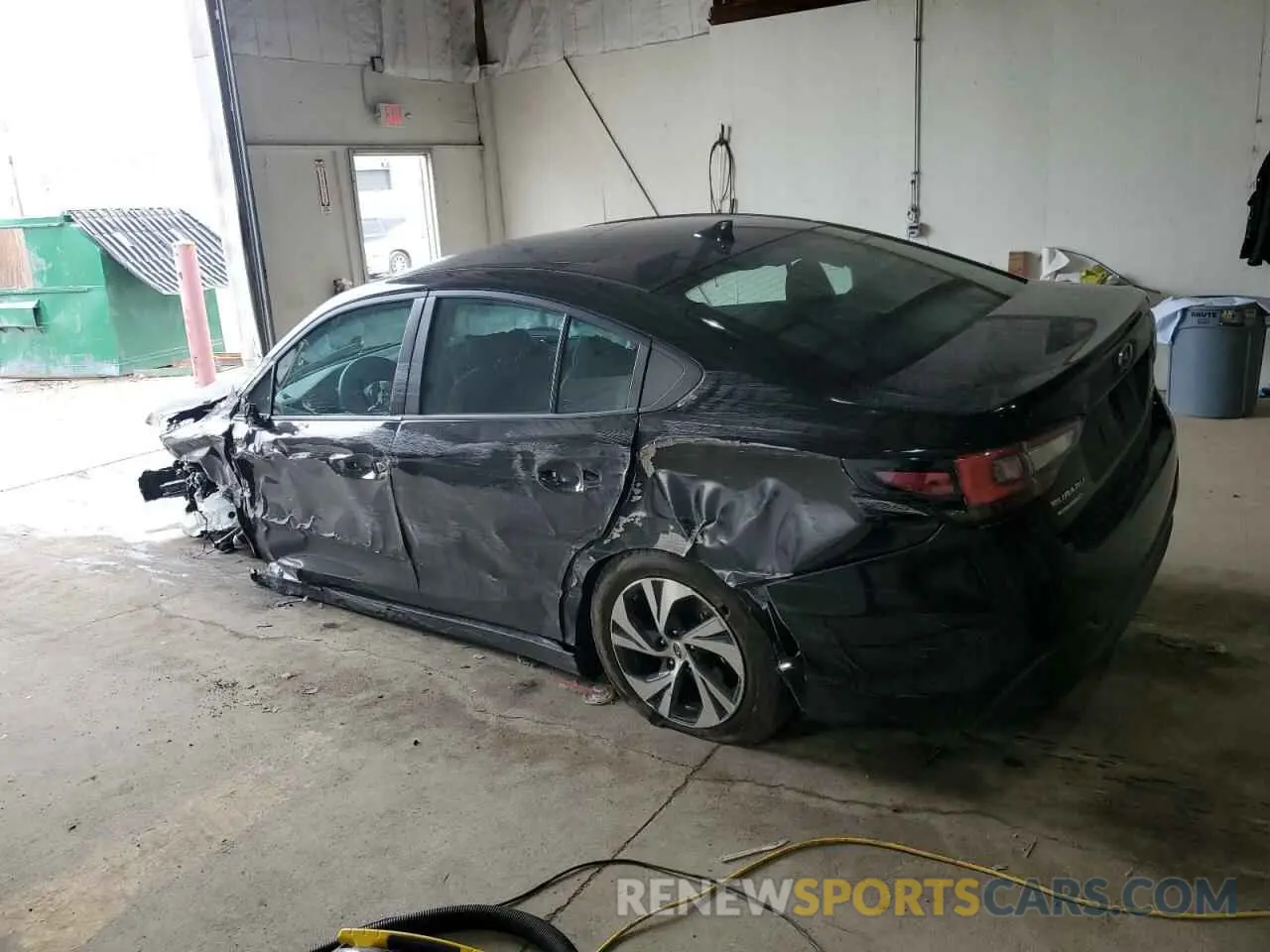 2 fotografías del automóvil dañado 4S3BWAD66S3009606 SUBARU LEGACY 2025