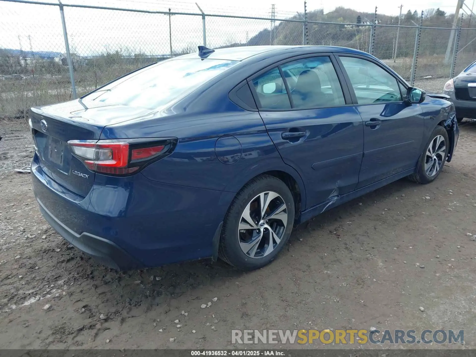 4 fotografías del automóvil dañado 4S3BWAF62S3009454 SUBARU LEGACY 2025