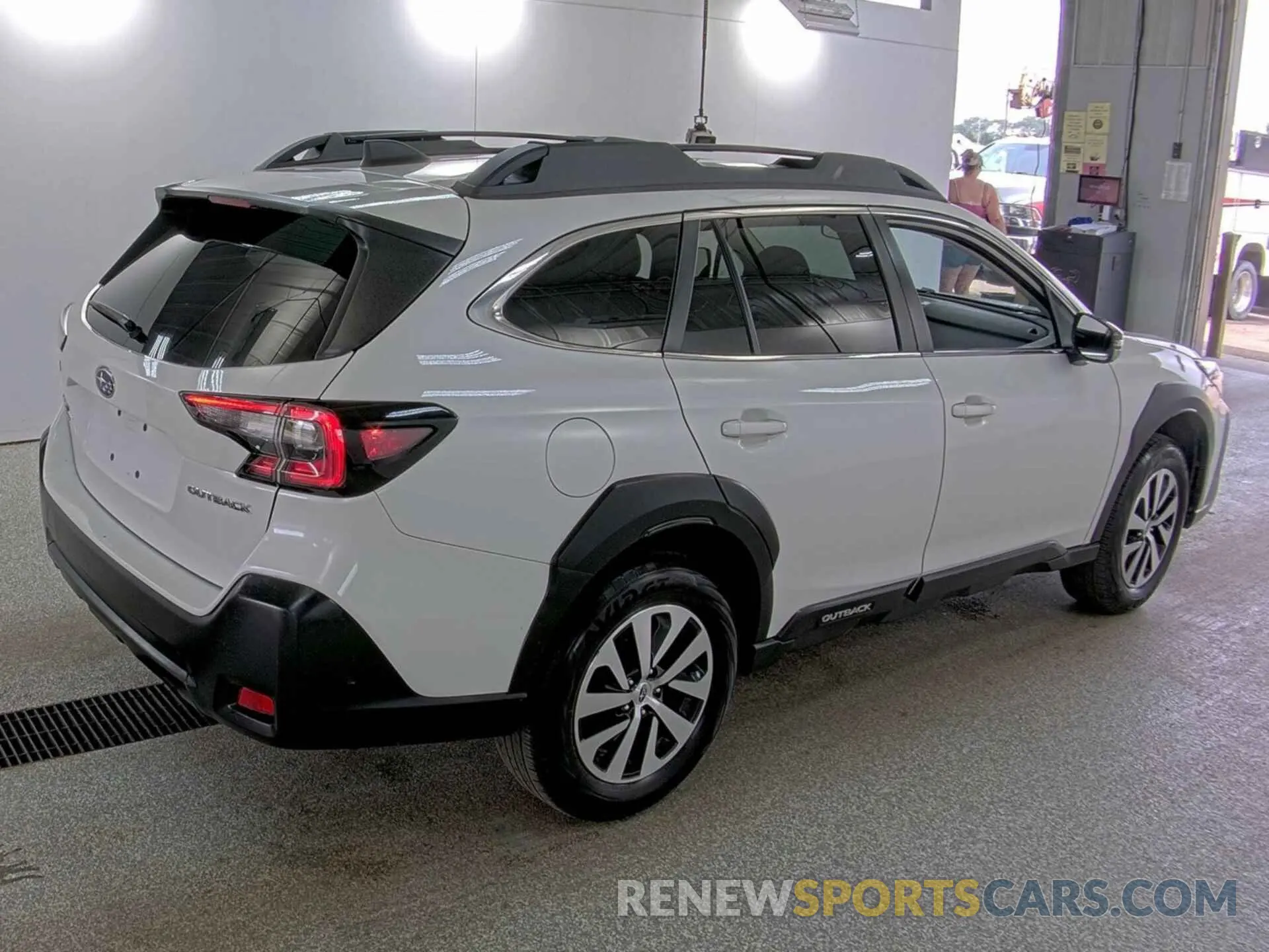 2 fotografías del automóvil dañado 4S4BTADC7P3133823 SUBARU OUTBACK 2023