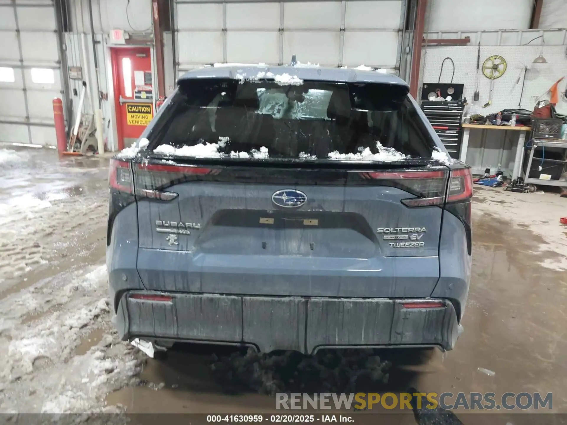 16 fotografías del automóvil dañado JTMABABA2PA016084 SUBARU SOLTERRA 2023
