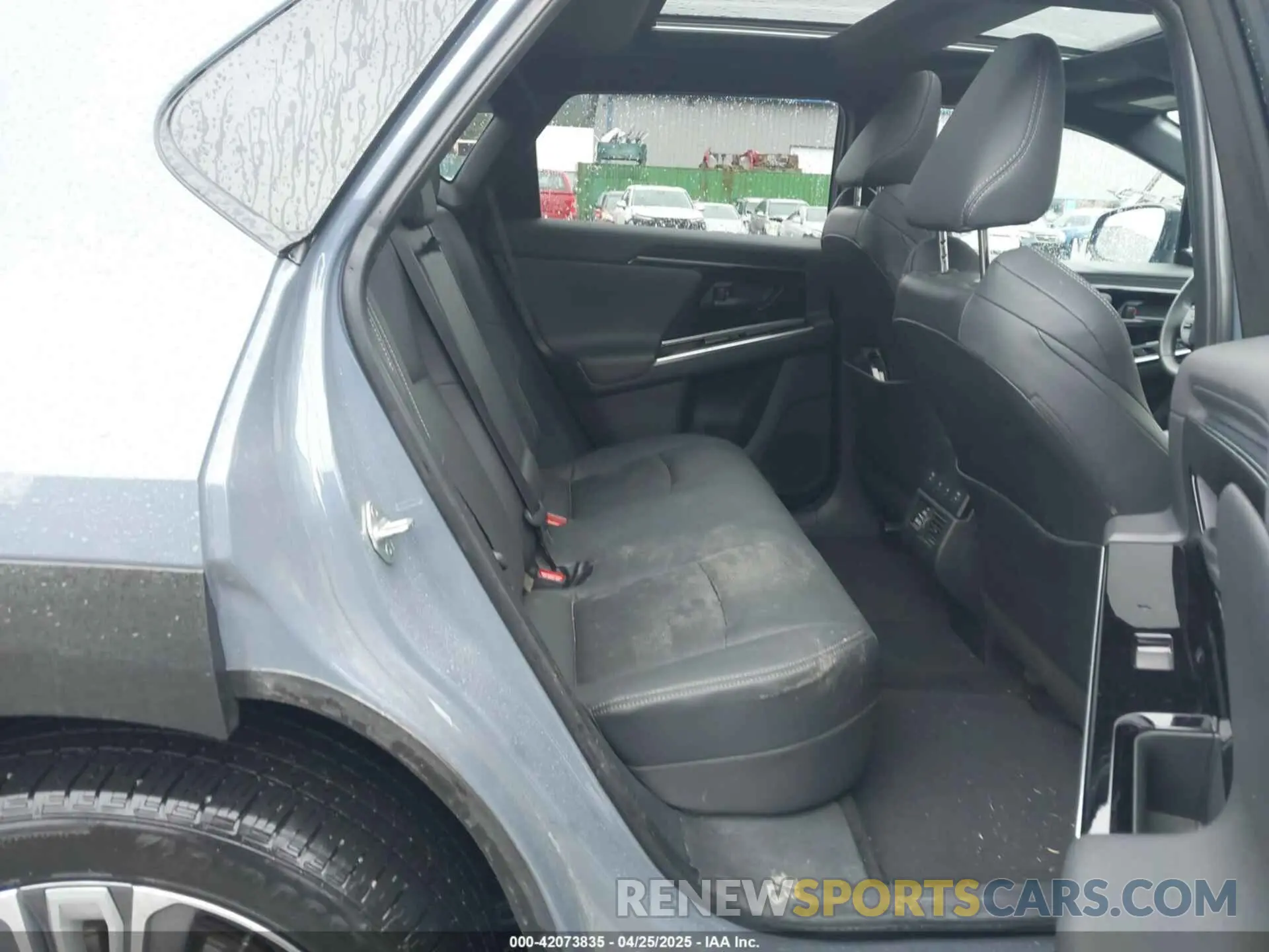 8 fotografías del automóvil dañado JTMABABA5PA023899 SUBARU SOLTERRA 2023