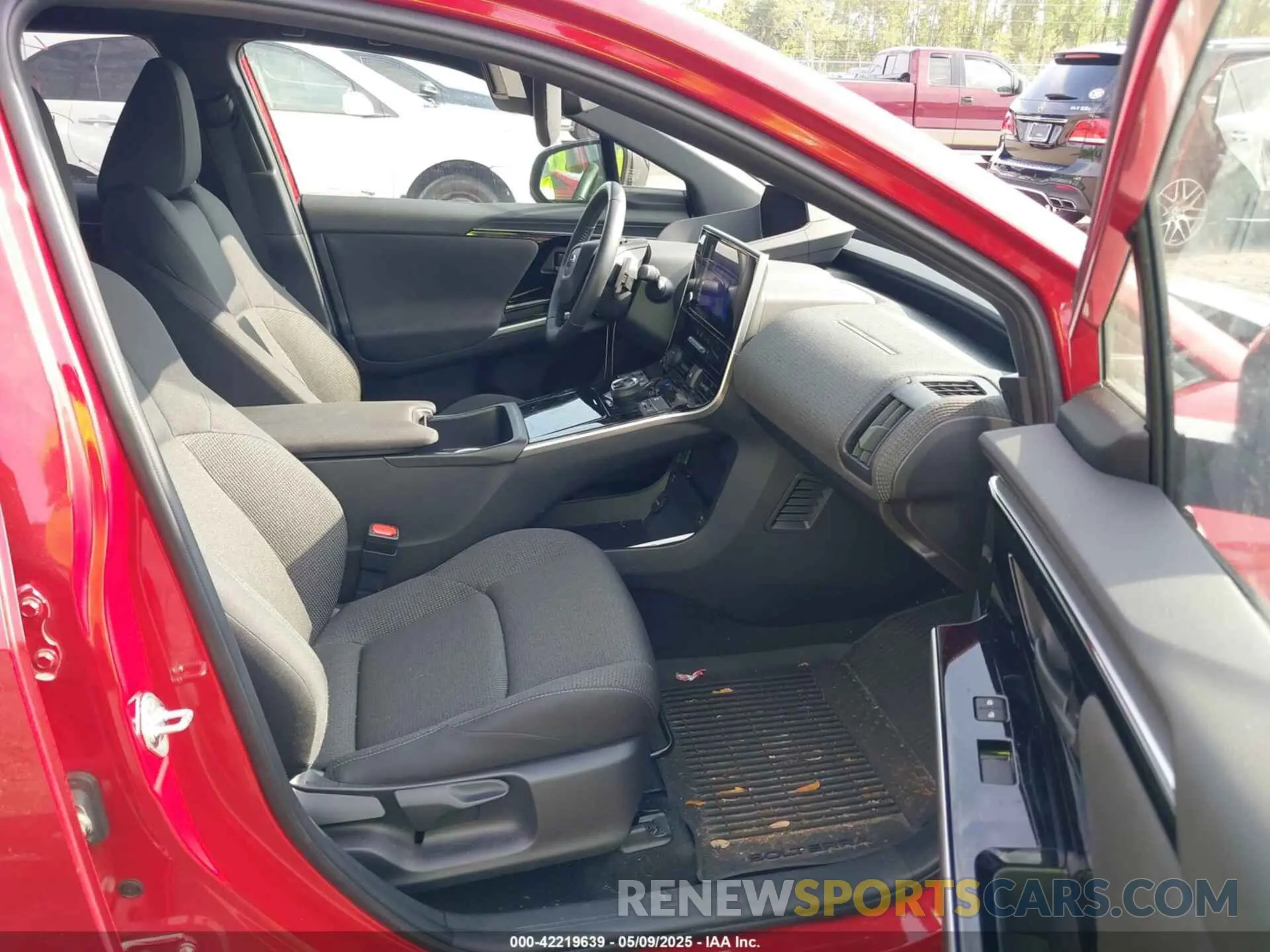 5 fotografías del automóvil dañado JTMABABA7PA027663 SUBARU SOLTERRA 2023