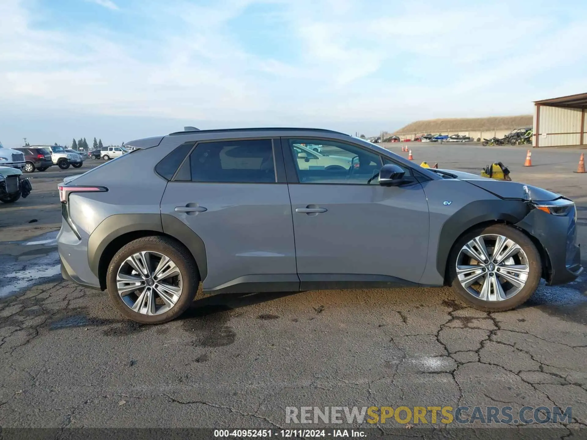 13 fotografías del automóvil dañado JTMABABA9PA016373 SUBARU SOLTERRA 2023