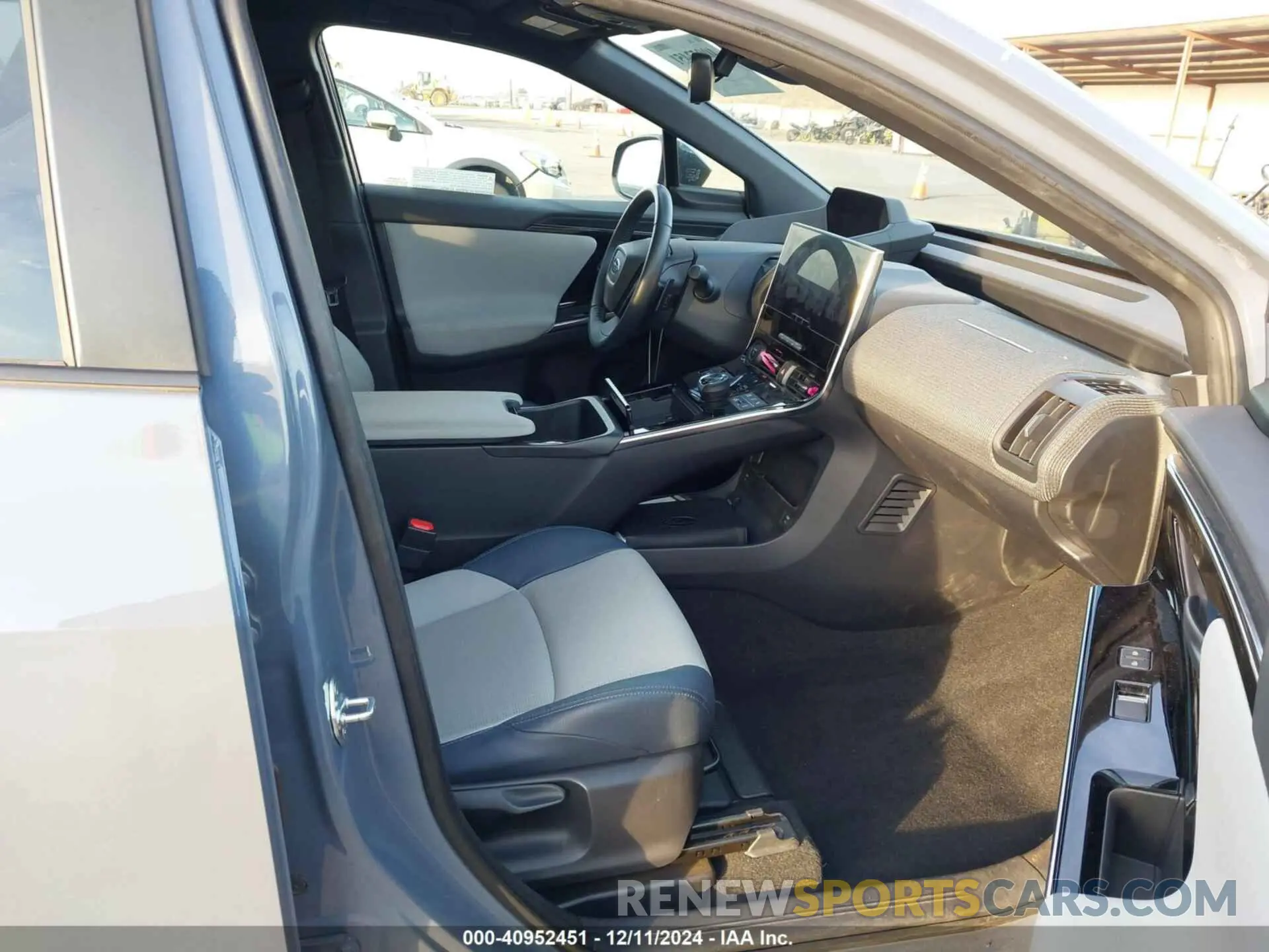 5 fotografías del automóvil dañado JTMABABA9PA016373 SUBARU SOLTERRA 2023