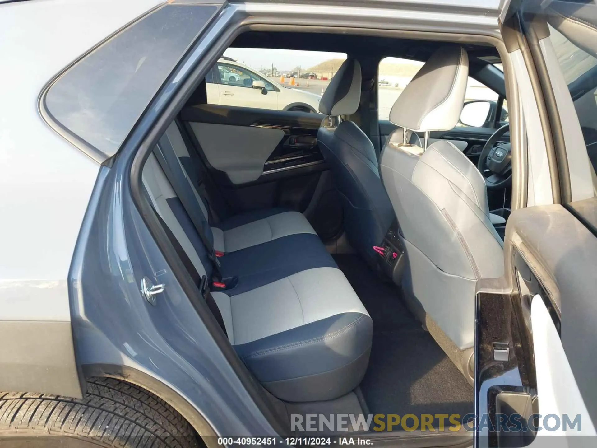 8 fotografías del automóvil dañado JTMABABA9PA016373 SUBARU SOLTERRA 2023