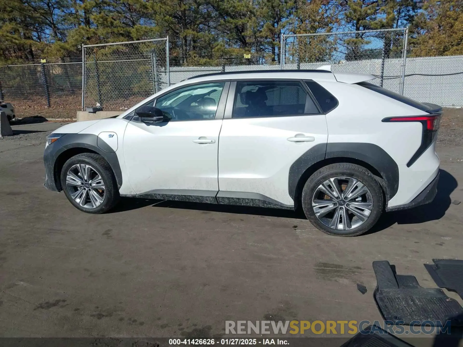 14 fotografías del automóvil dañado JTMABABA0RA072947 SUBARU SOLTERRA 2024