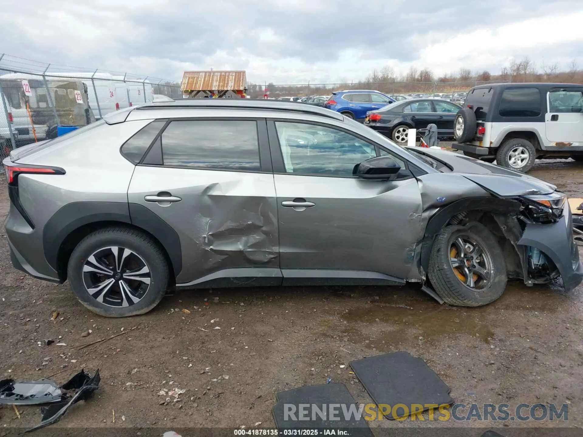 13 fotografías del automóvil dañado JTMABABA1RA049015 SUBARU SOLTERRA 2024