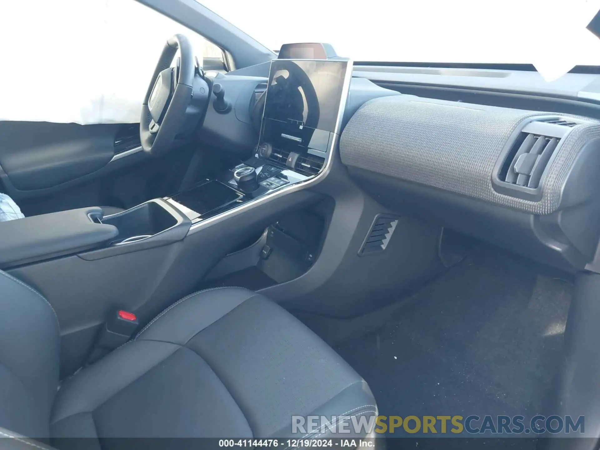 5 fotografías del automóvil dañado JTMABABA8RA060285 SUBARU SOLTERRA 2024
