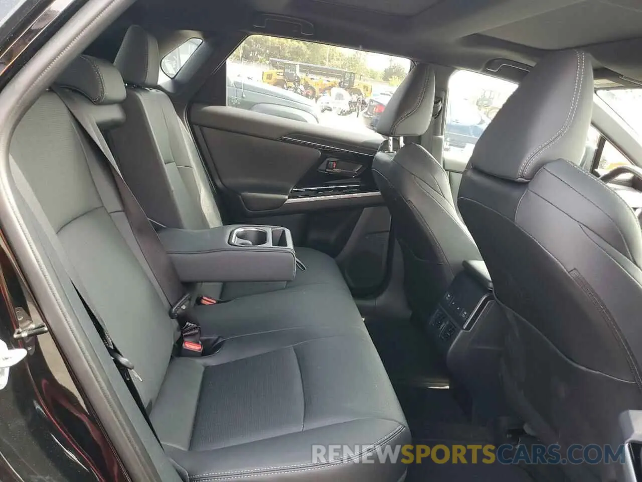 10 fotografías del automóvil dañado JTMABABA8RA074526 SUBARU SOLTERRA P 2024