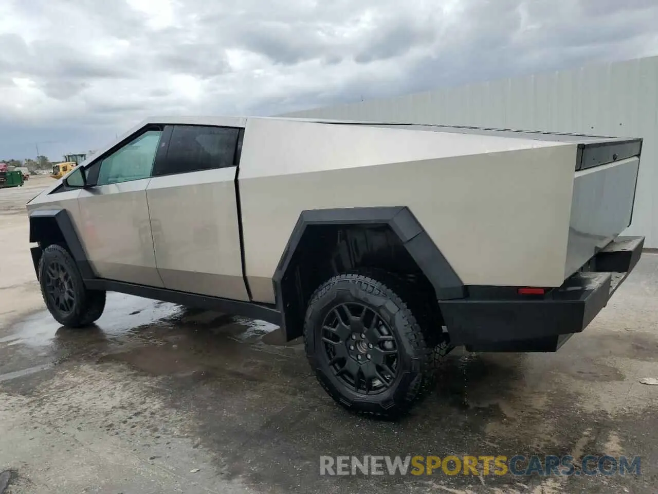 2 fotografías del automóvil dañado 7G2CEHED4RA013156 TESLA CYBERTRUCK 2024