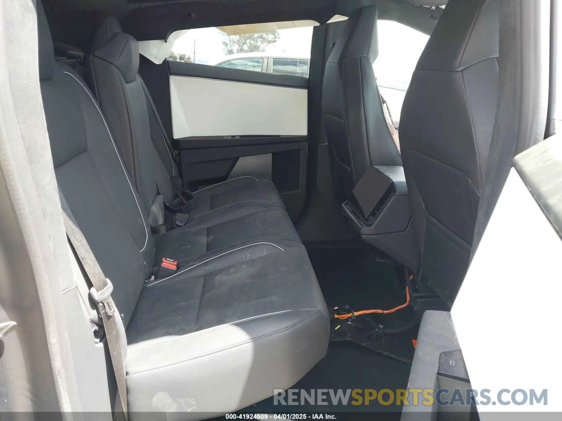 8 fotografías del automóvil dañado 7G2CEHED4RA036923 TESLA CYBERTRUCK 2024