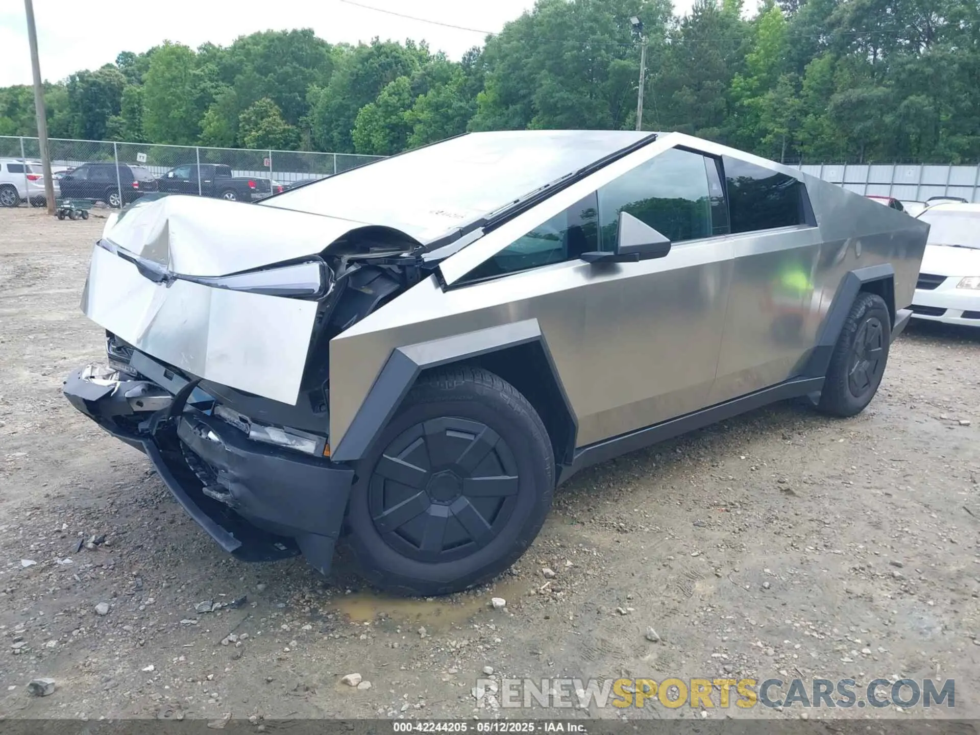 2 fotografías del automóvil dañado 7G2CEHED5RA039734 TESLA CYBERTRUCK 2024