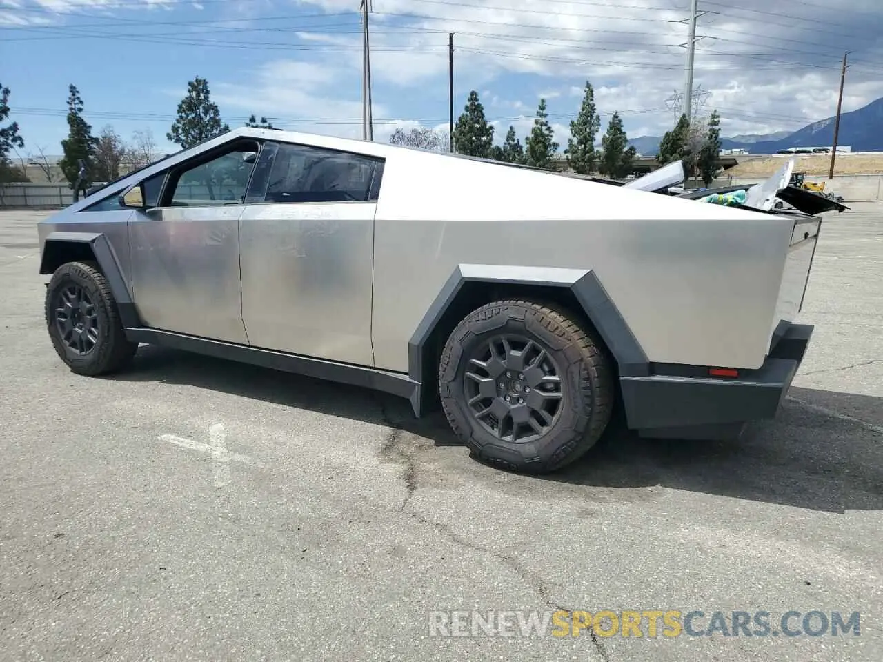 2 fotografías del automóvil dañado 7G2CEHED7RA035023 TESLA CYBERTRUCK 2024